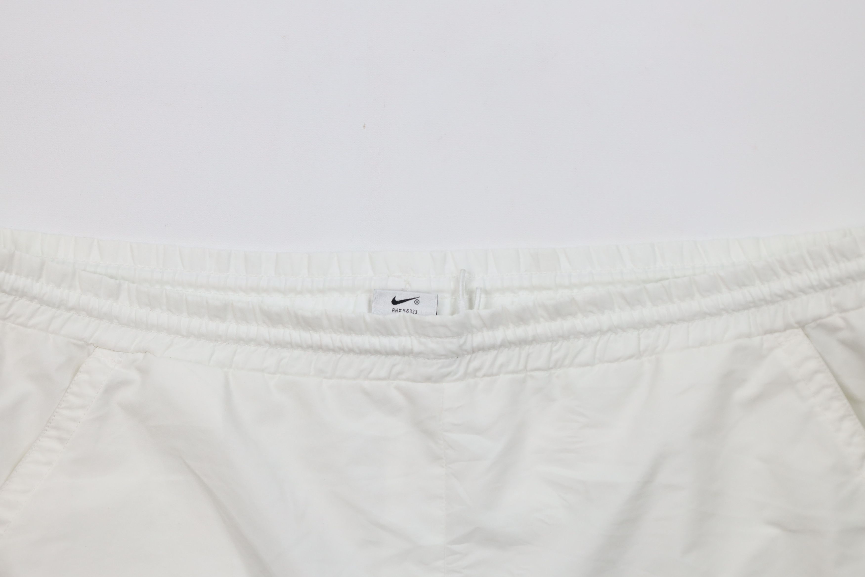Nike Vintage 90s Nike Mini Swoosh Running Soccer Shorts White Size US 38 / EU 54 - 2 Thumbnail
