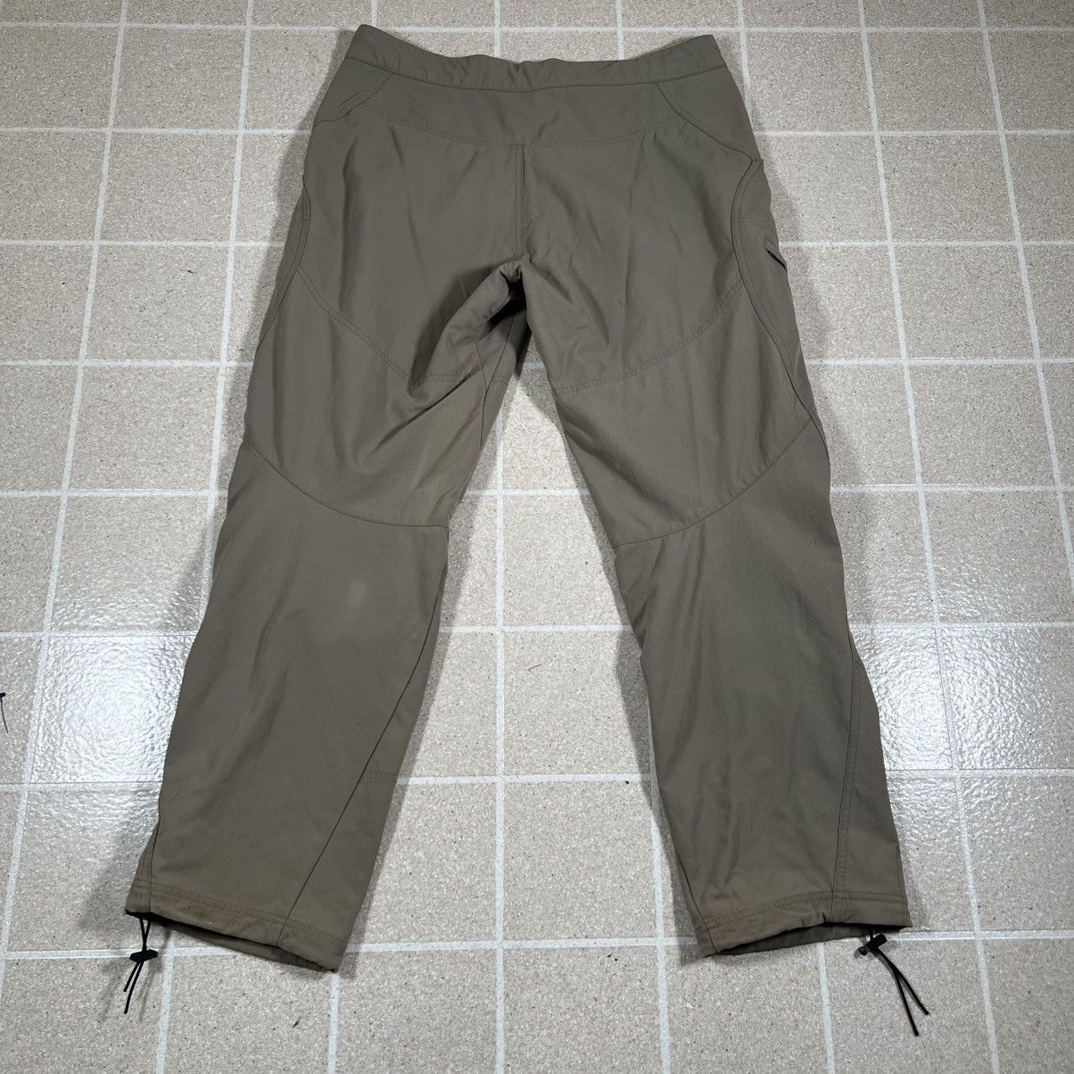 Mountain Hardwear Mountain Hardwear Pants sz L Khaki Hiking Climbing Gorpcore Size US 34 / EU 50 - 5 Thumbnail