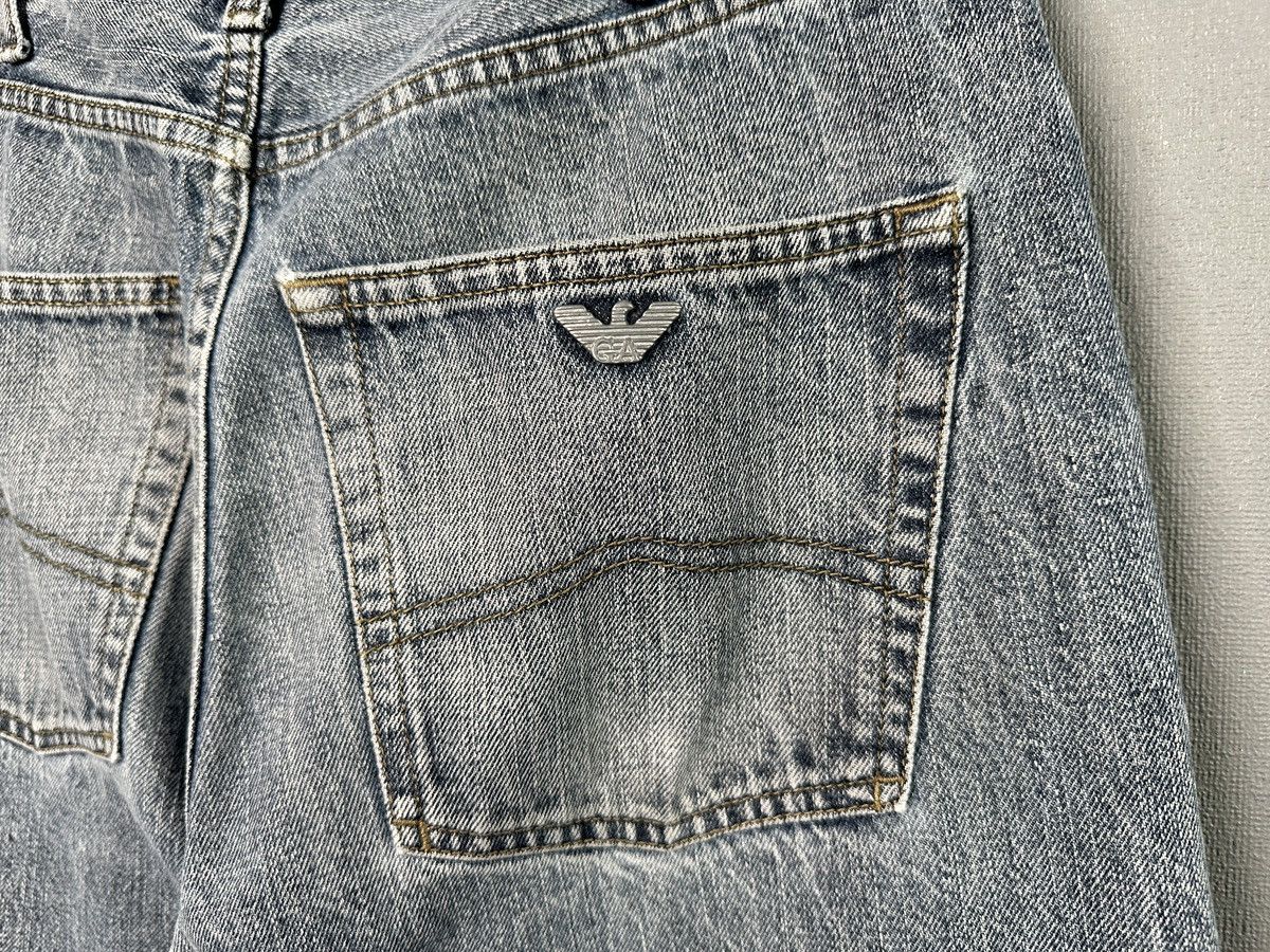 Armani Vintage ARMANI JEANS Blue Distressed Denim Pants Metal Logo Size US 32 / EU 48 - 5 Thumbnail