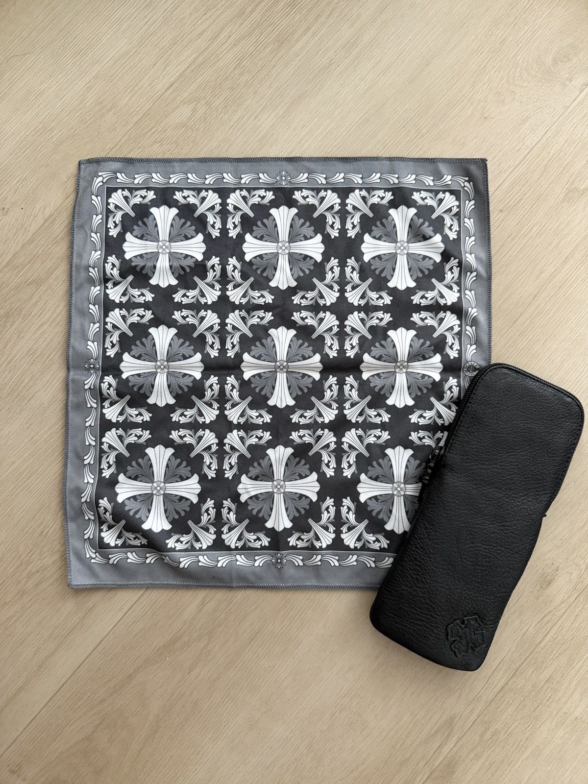 Chrome Hearts Chrome Hearts Sunglasses Case + Cloth Size ONE SIZE - 1 Thumbnail