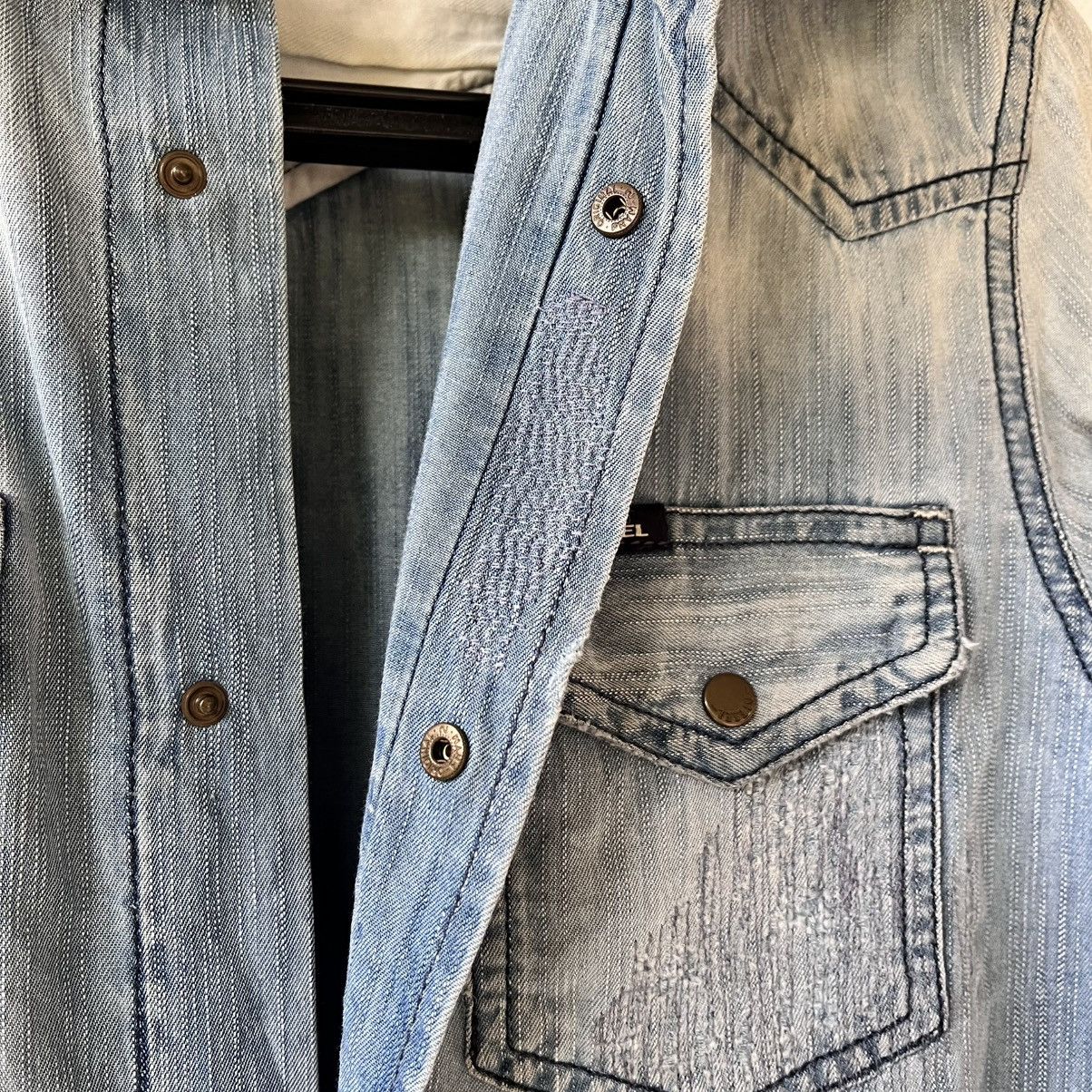 Diesel Diesel Distressed Western Denim Shirt Light Wash Size XS / US 0-2 / IT 36-38 - 13 Thumbnail