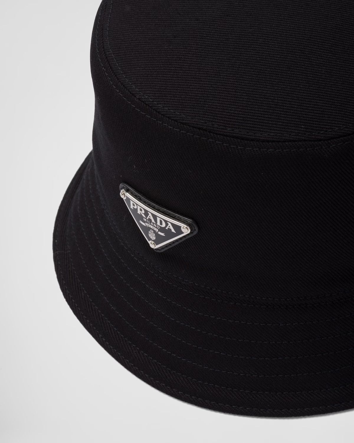 PRADA BUCKET HAT TRIANGLE LOGO CAP 2HC137_2DXI_F0002