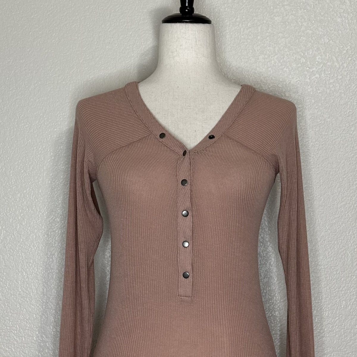Urban Outfitters Urban Outfitters Out From Under Ribbed Slim Fitted Henly Tee Size M / US 6-8 / IT 42-44 - 3 Thumbnail