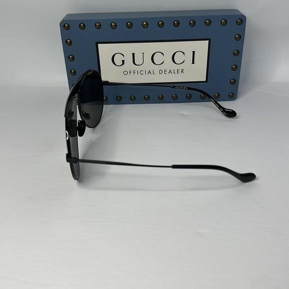 Gucci Authentic Gucci super light, stylish and bold design. The la Size ONE SIZE - 15 Thumbnail