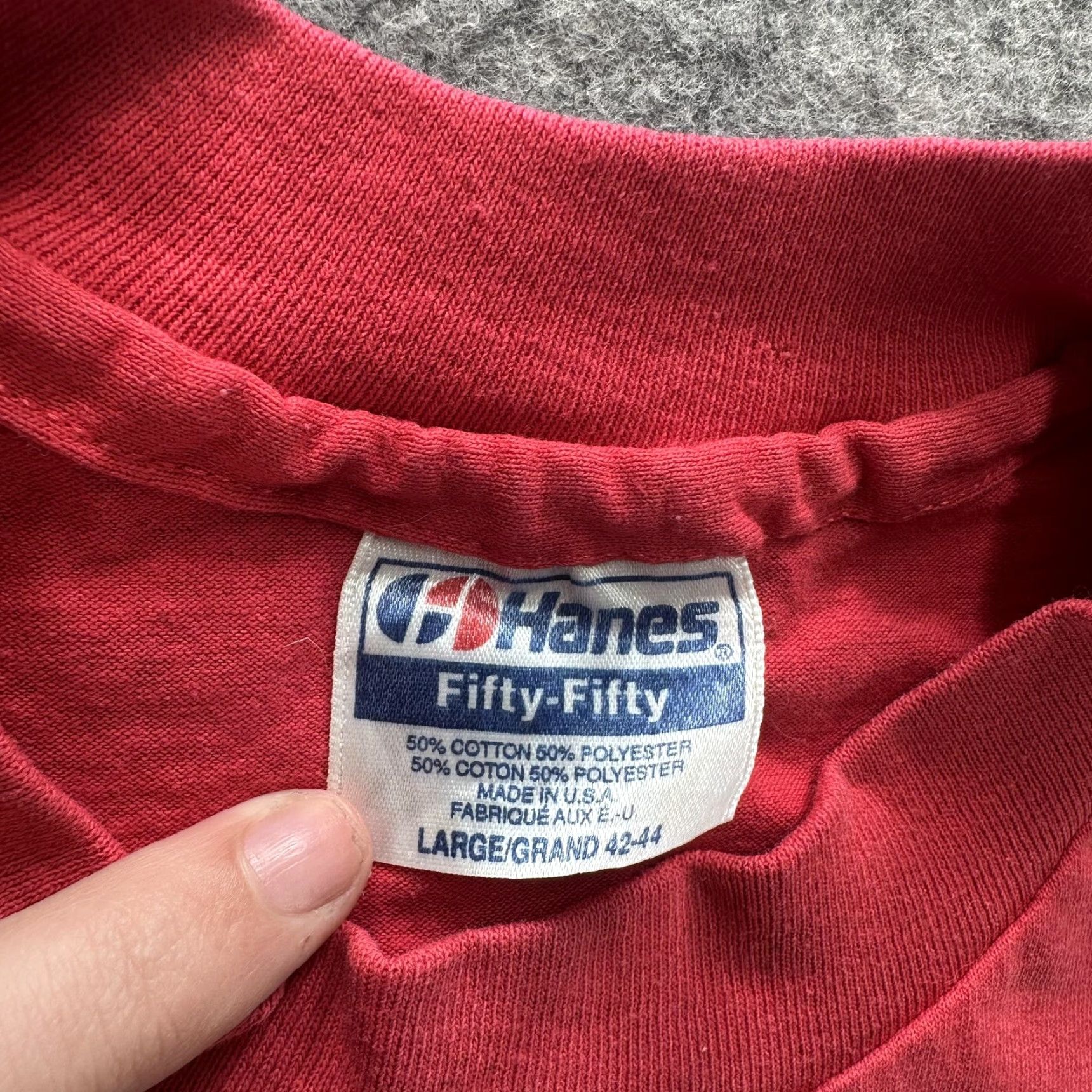 Hanes VINTAGE Hanes T-Shirt Mens Large Red Iredell Memorial Hospital Fitness Walking Club Graphic Print Crew Neck Short Sleeve 50/50 USA 80s Size US L / EU 52-54 / 3 - 6 Thumbnail