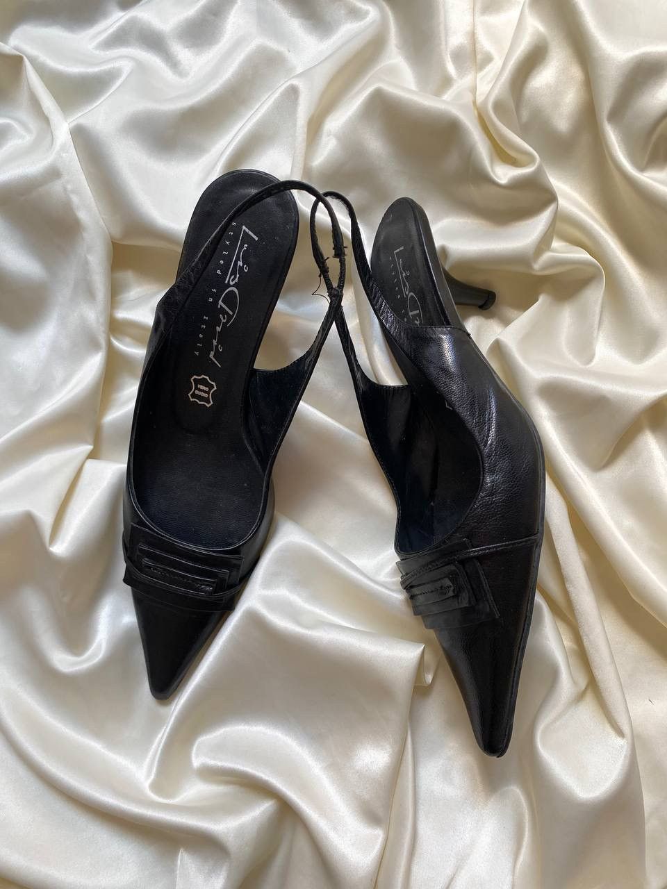 Vintage Black leather classic kitten heels Size US 4 / IT 34 - 2 Thumbnail