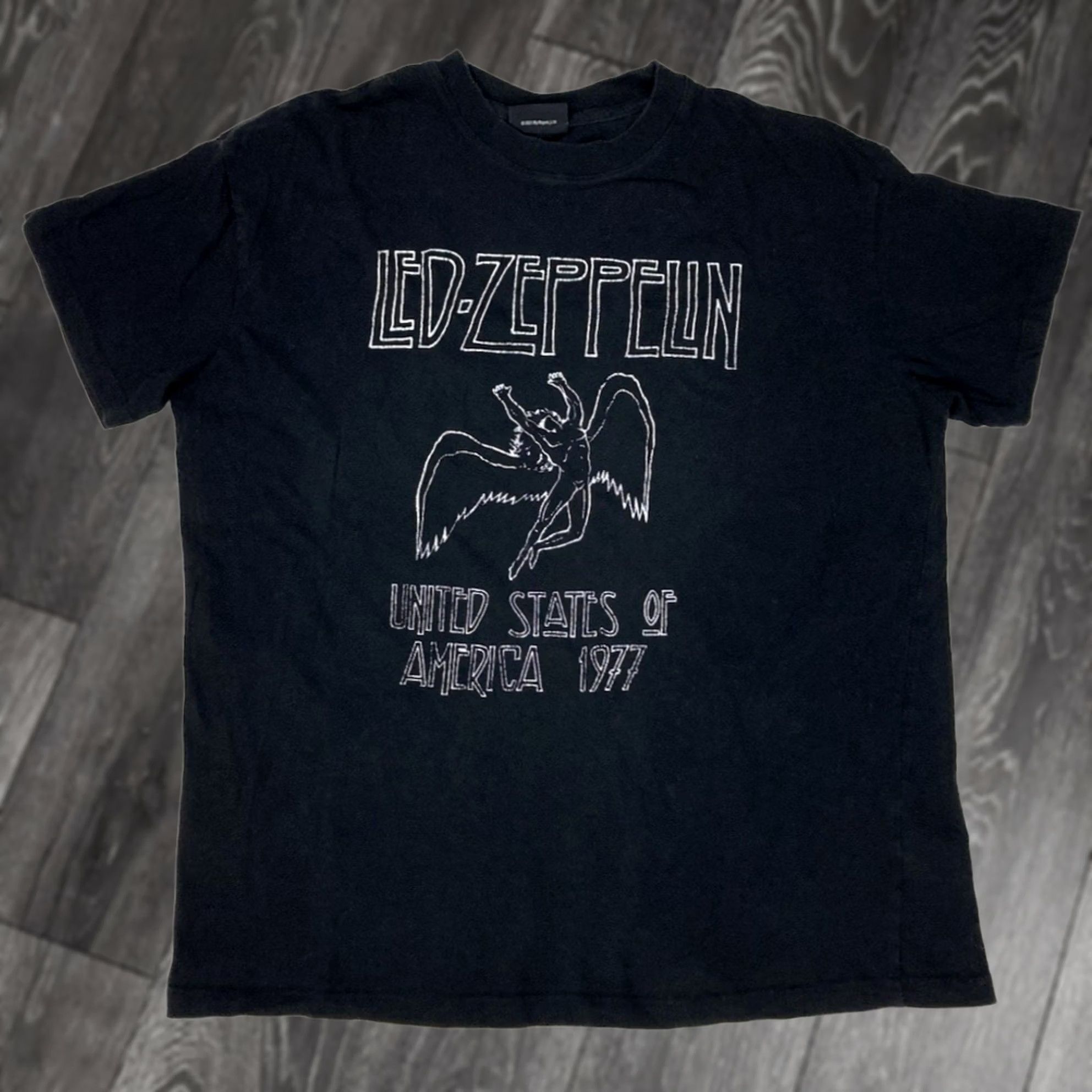 Vintage VINTAGE Led Zeppelin United States Of America 1977 Graphic T-shirt Men Medium Oversized Black Cotton Logo Print Retro Music Shirt Mens Size US M / EU 48-50 / 2 - 1 Thumbnail