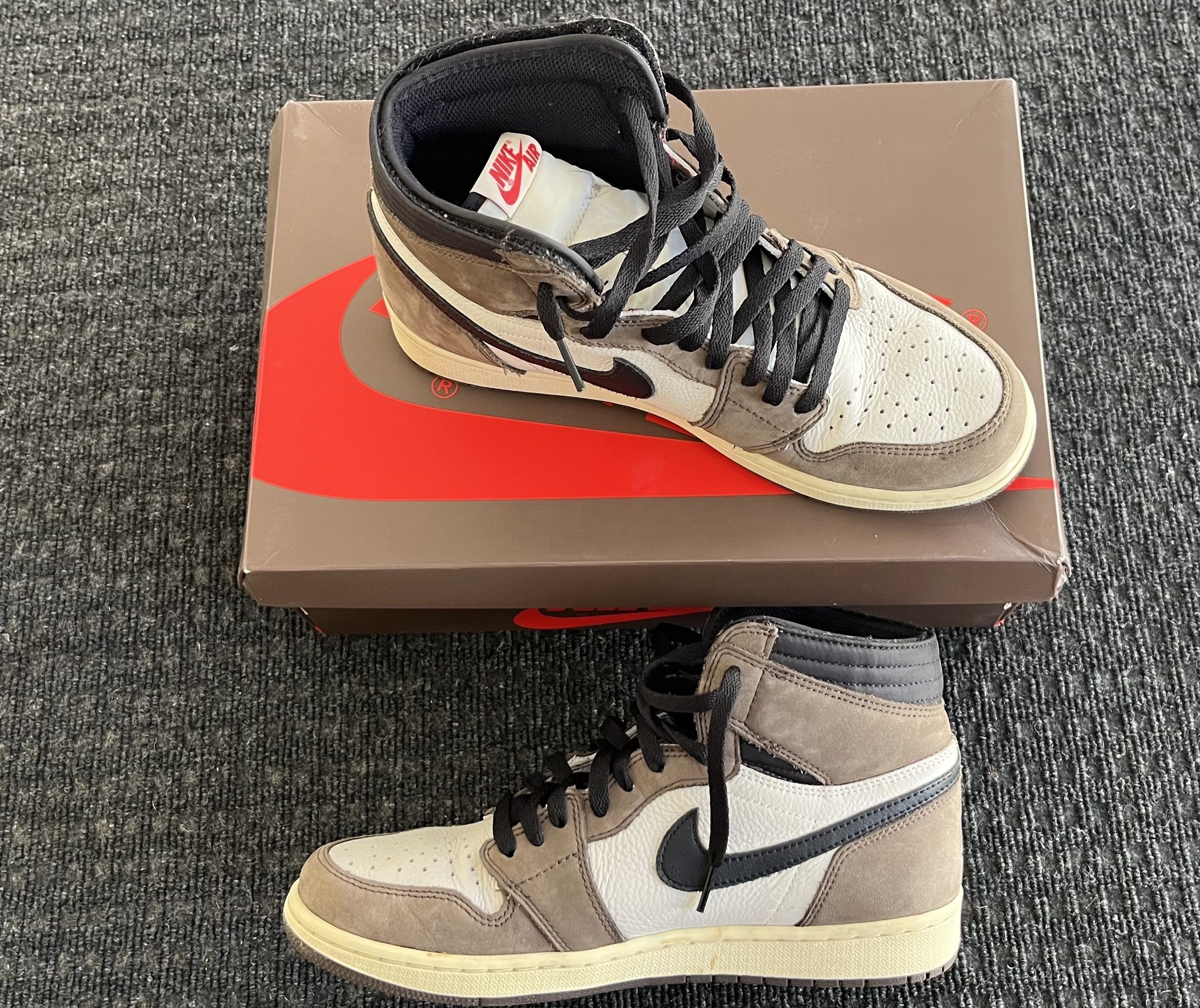 Nike × Travis Scott Travis Scott x Air Jordan 1 Retro High OG 'Mocha' Size US 10 / EU 43 - 3 Thumbnail