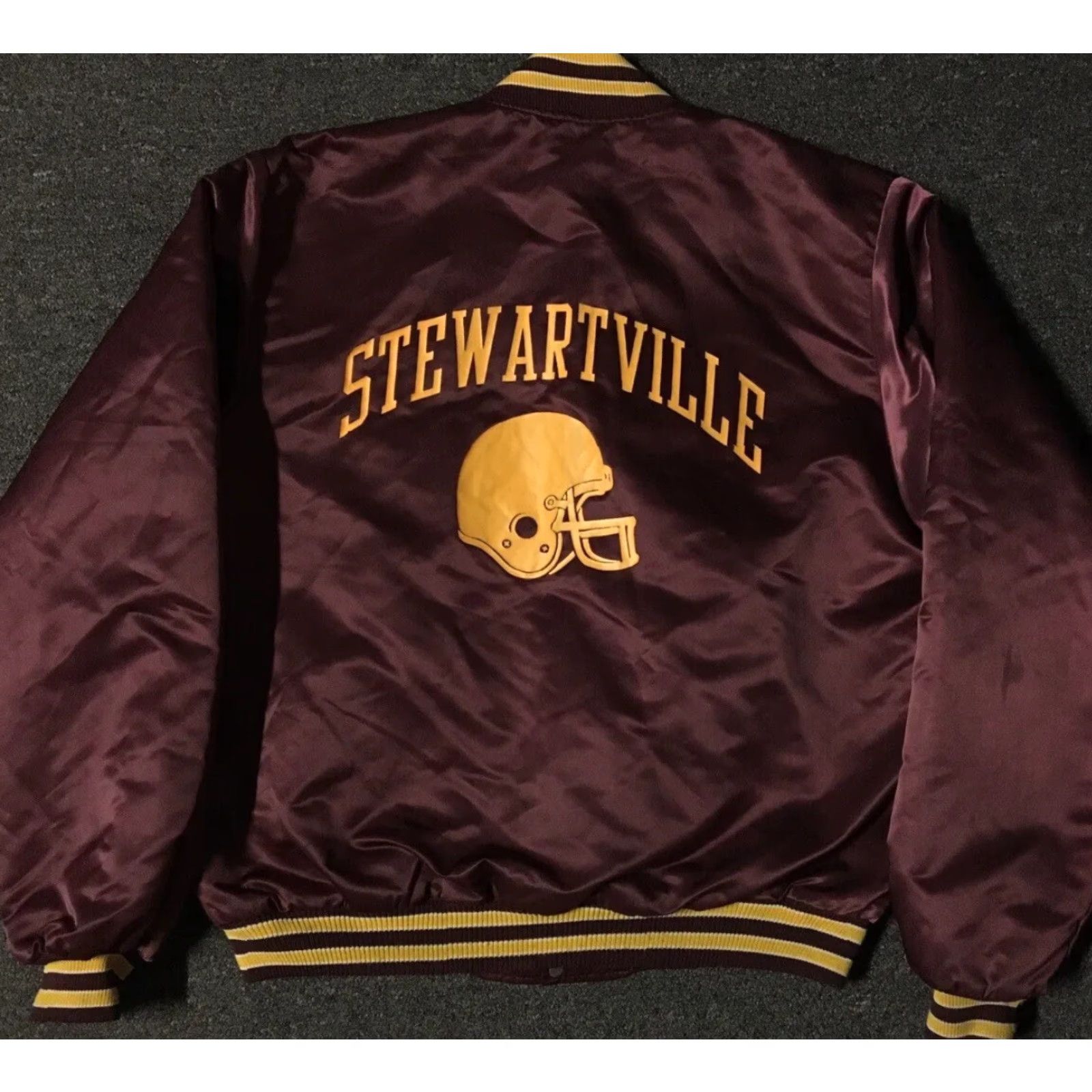 Vintage VINTAGE Stewartville Football Satin Jacket L USA School Track PE Varsity Grunge 80s Red Mens Size US L / EU 52-54 / 3 - 2 Thumbnail