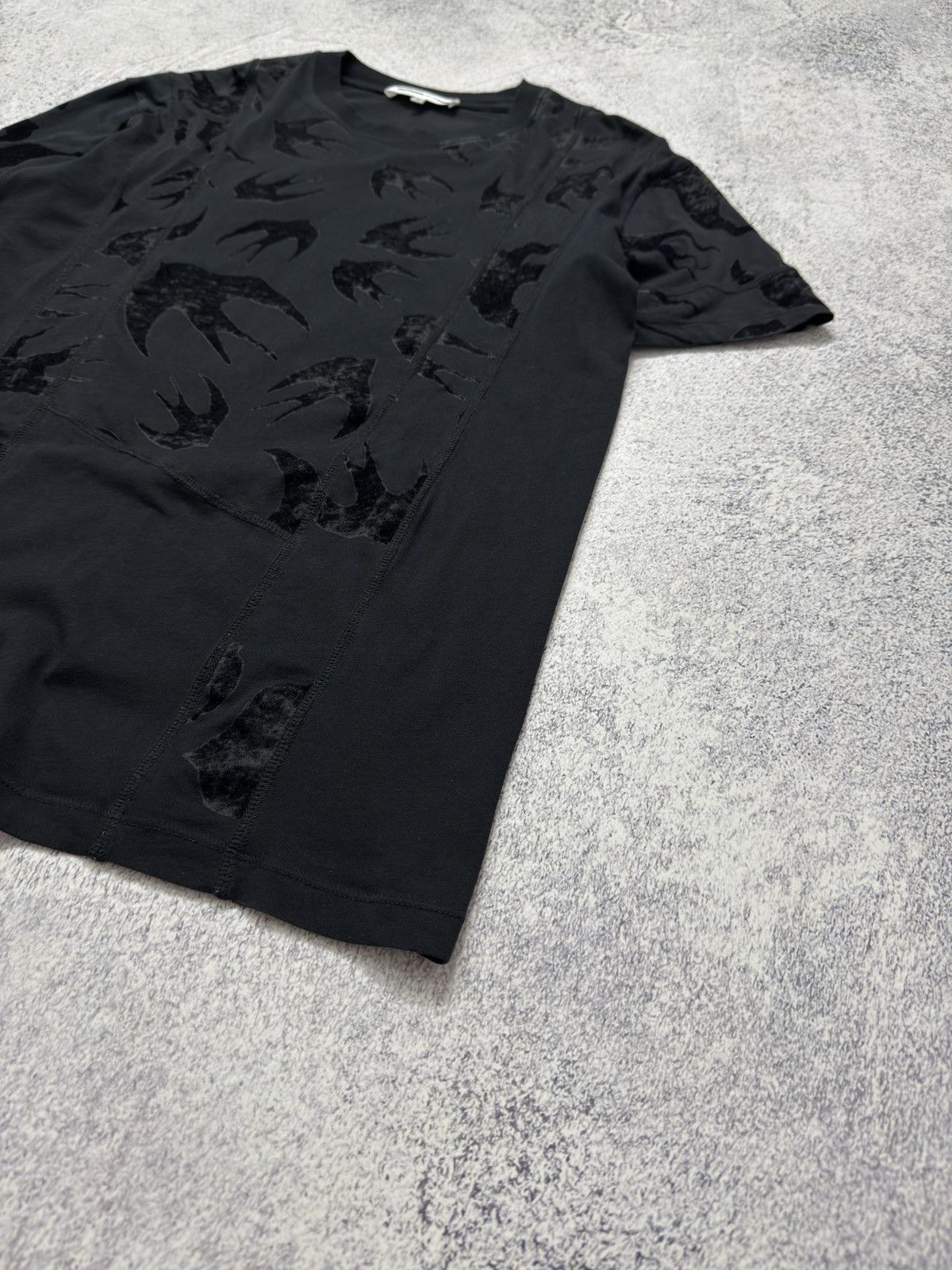 Alexander McQueen × MCQ × McQ Alexander McQueen McQ By Alexander McQueen Swallows Bird Print Tee T-Shirt Size US L / EU 52-54 / 3 - 2 Thumbnail