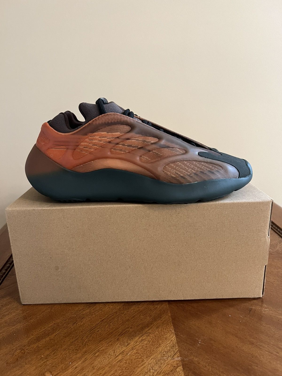Yeezy Size 9.5M -adidas Yeezy 700 V3 Copper Fade Size US 9.5 / EU 42-43 - 11 Thumbnail
