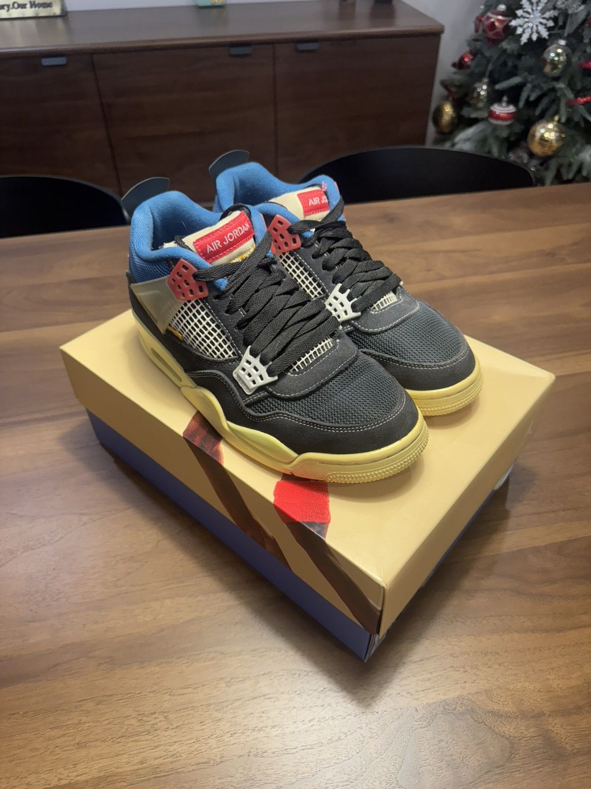 Jordan x Union LA - Air Jordan 4 Off-Noir