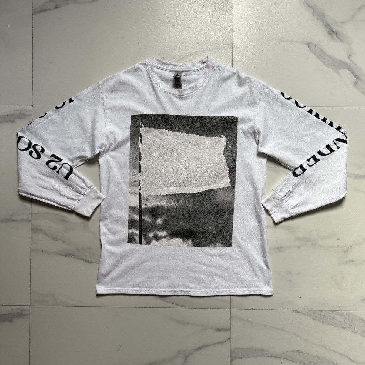 Band Tees U2 Songs Of Surrender Long Sleeve T-Shirt Size US M / EU 48-50 / 2 - 2 Thumbnail