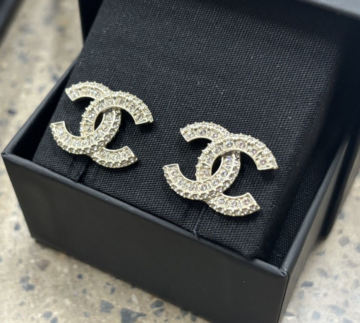 Chanel Chanel Logo Earrings Size ONE SIZE - 5 Thumbnail