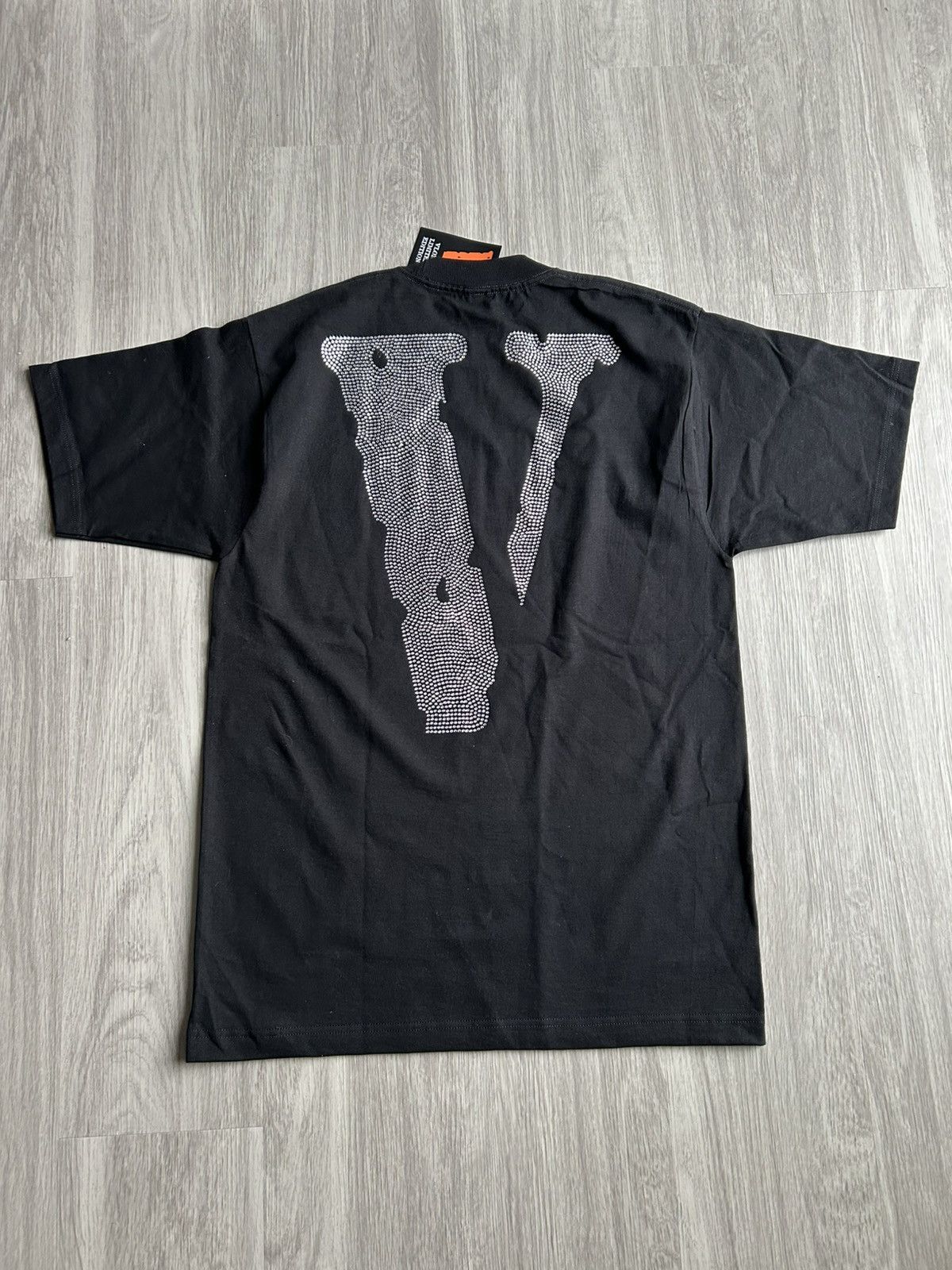 Vlone Vlone FRIENDS Rhinestone T-Shirt Size Medium Size US M / EU 48-50 / 2 - 2 Thumbnail