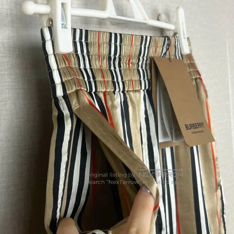 Burberry Burberry Women's Yellow Silk Shorts. Size 28" / US 6 / IT 42 - 2 Thumbnail