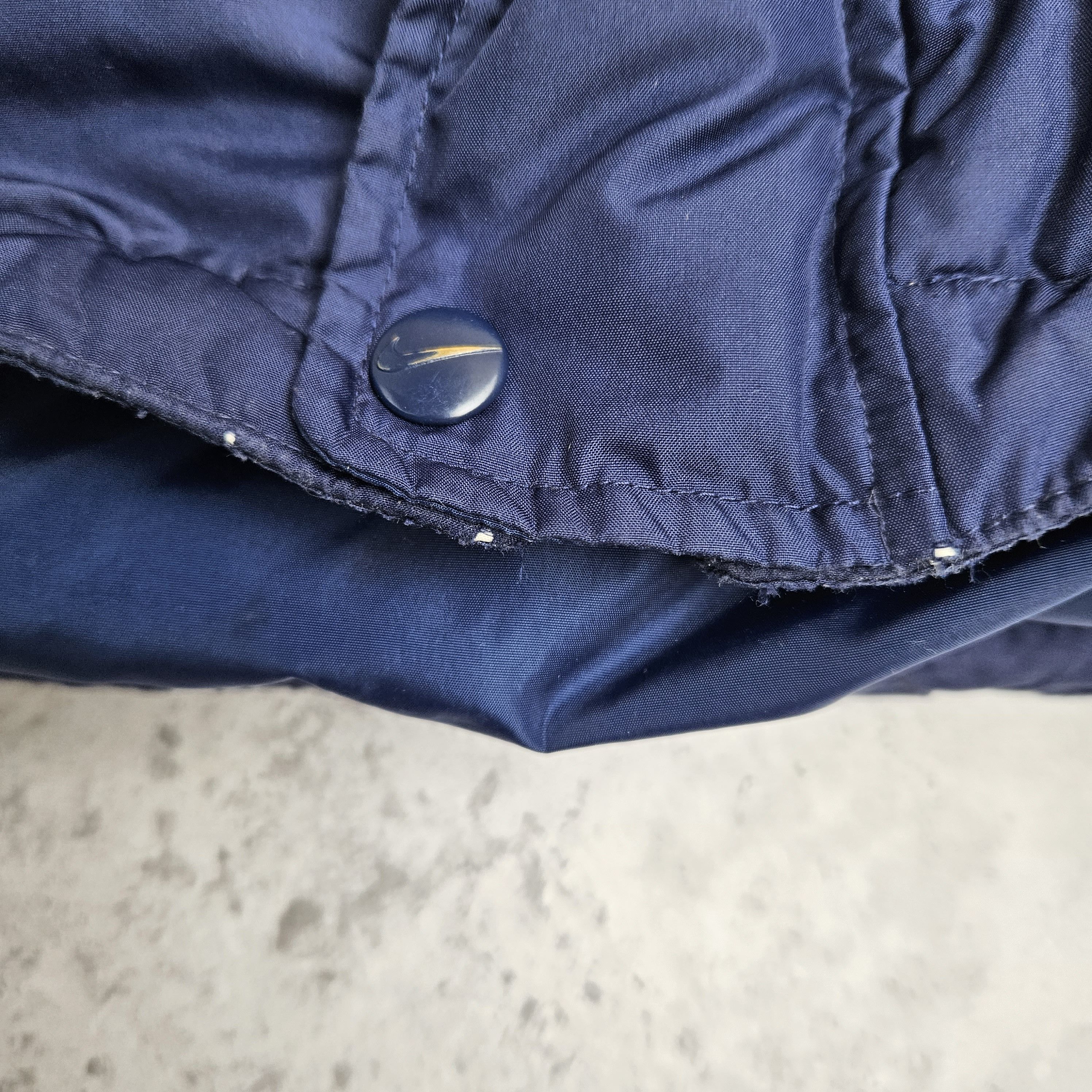 Nike × Vintage Vintage Nike Navy Puffer Swoosh Size US XL / EU 56 / 4 - 4 Thumbnail