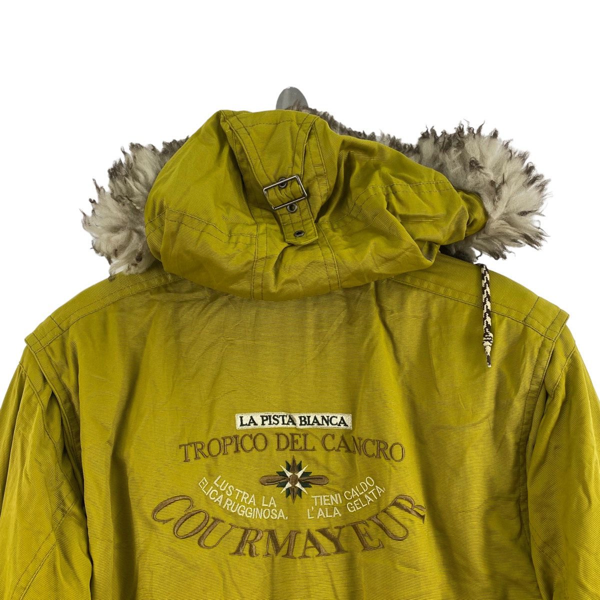 Japanese Brand COURMAYEUR Japanese Brand La Pista Bianca Embroidered Design Size US L / EU 52-54 / 3 - 5 Thumbnail