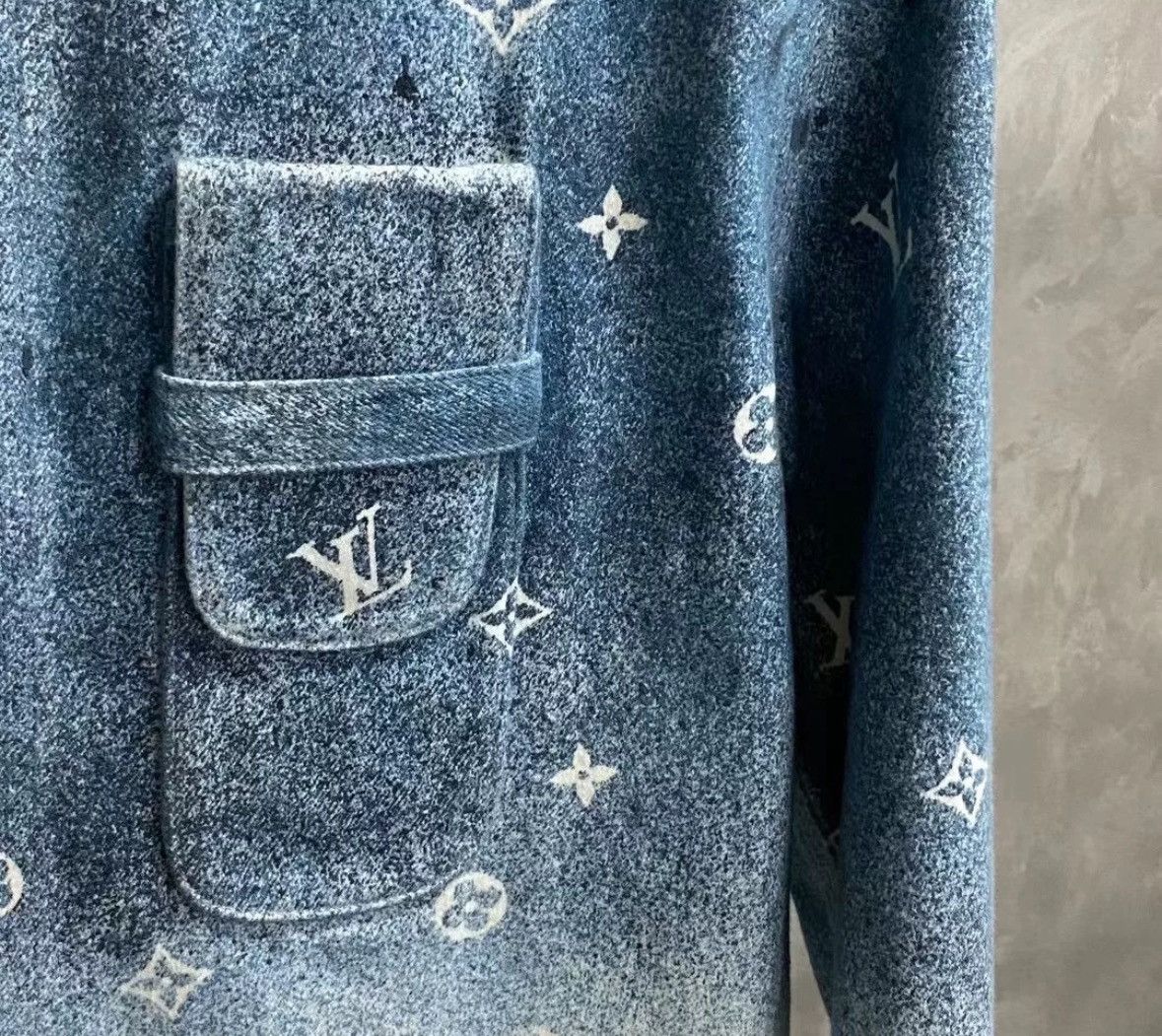 Louis Vuitton Louis Vuitton's latest blue starry denim jacket Size US M / EU 48-50 / 2 - 3 Thumbnail