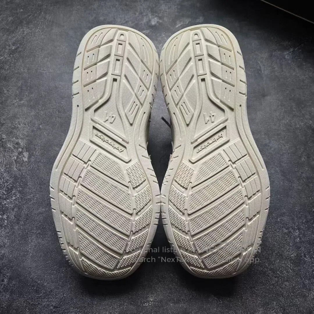 balenciaga hamptons white and red sneakers.