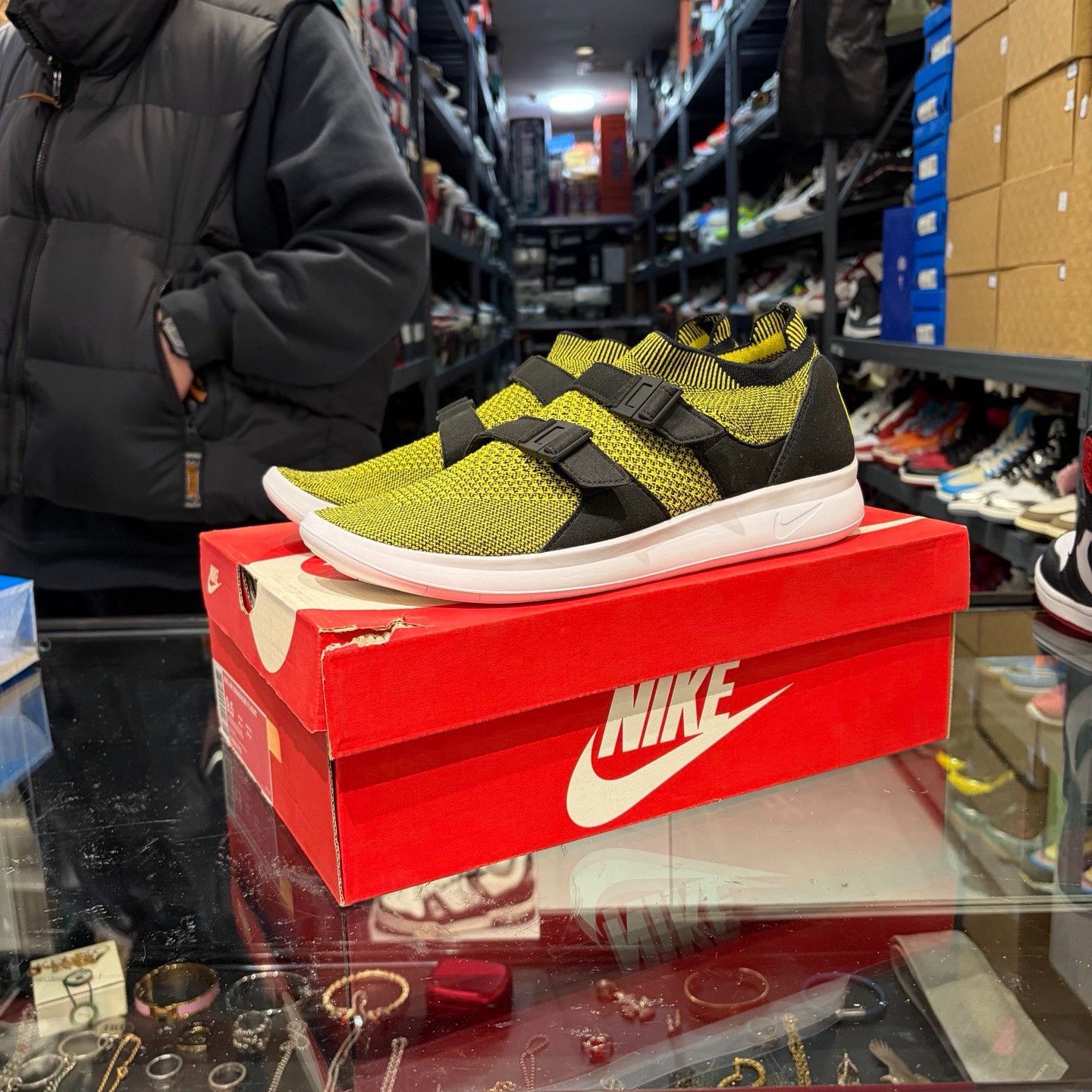 Nike Nike Yellow Lowtop Sneakers 10 Men Size US 10 / EU 43 - 1 Thumbnail