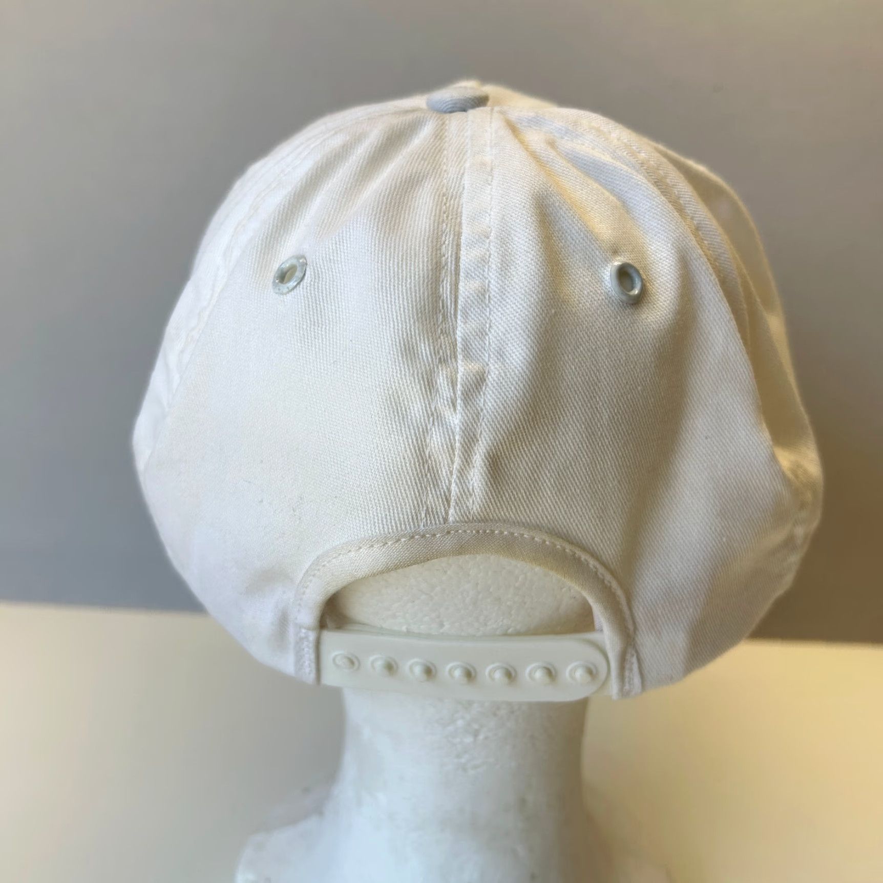 Vintage VINTAGE Basic B.A.S.I.C. Wine Bottle Grapes Snapback Hat White Size ONE SIZE - 3 Thumbnail