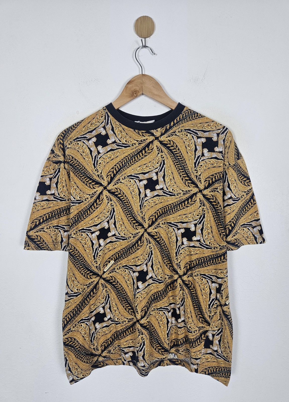 Salvatore Ferragamo Salvatore Ferragamo Leopard Print full print shirt Size US L / EU 52-54 / 3 - 1 Thumbnail