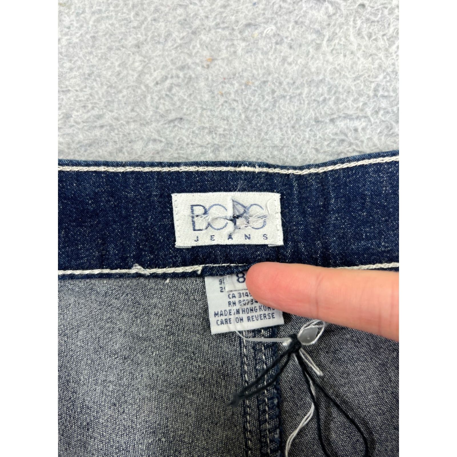 Bcbgmaxazria VINTAGE BCBGMAXAZRIA Shorts Womens 8 Denim Blue Cut-Off 26x12 5-Pocket Denim Jean Casual Hip-Hop Ready Womens Size 30" / US 8 / IT 44 - 7 Thumbnail