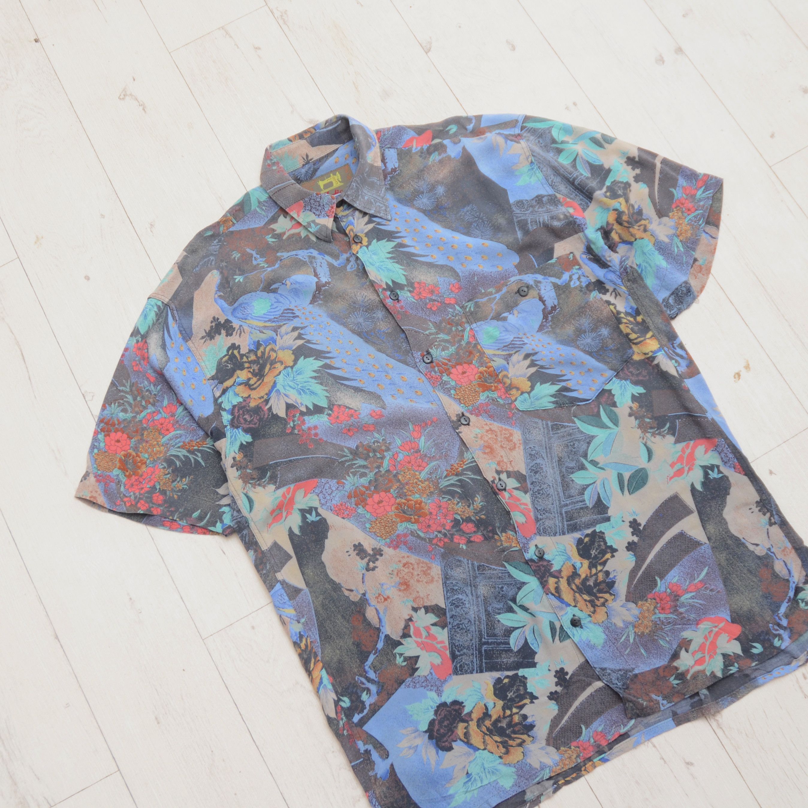Vintage Vintage Hatico Hawaii Shirt L Viscose Abstract Floral Size US L / EU 52-54 / 3 - 3 Thumbnail
