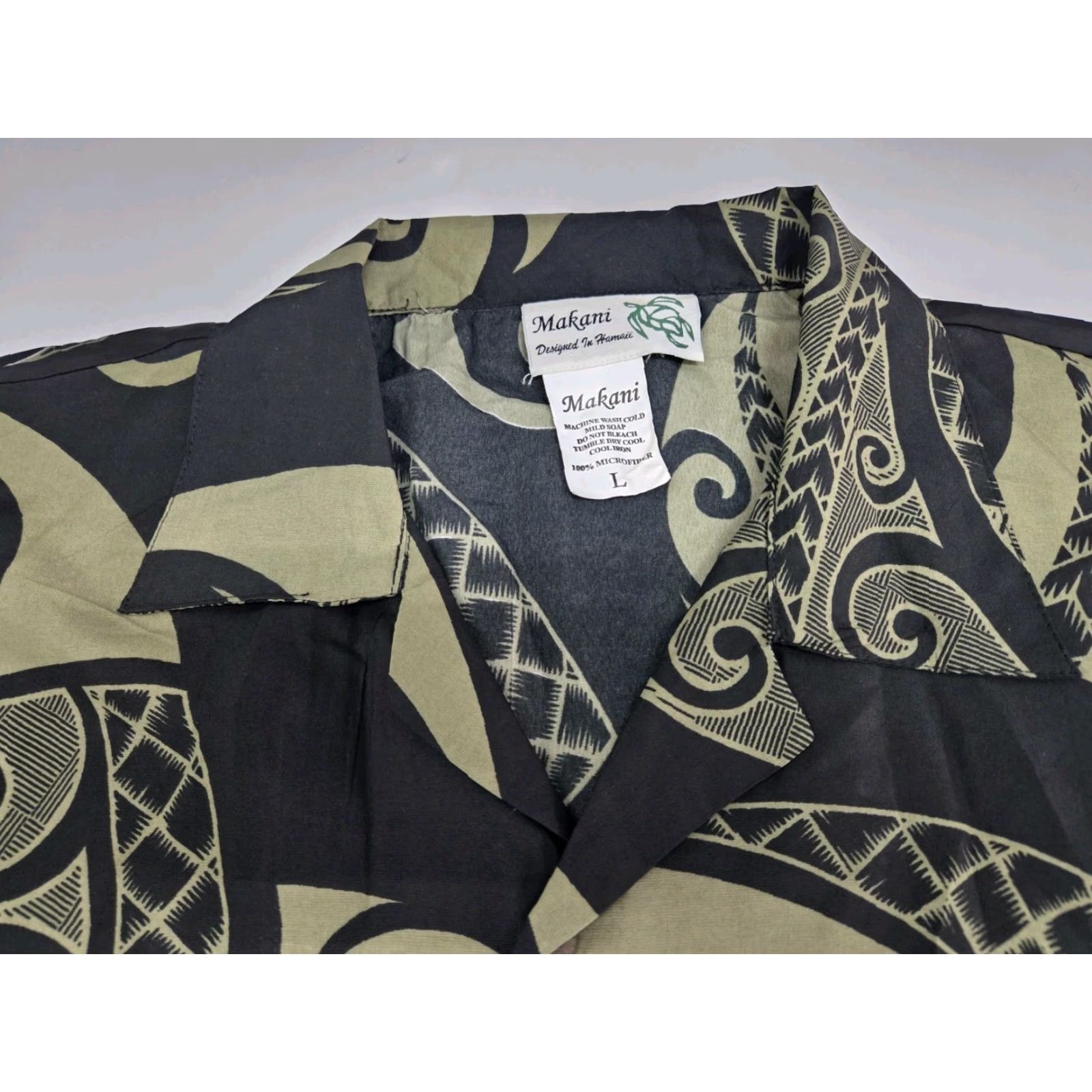 Vintage Makani Mens Hawaiian Short Sleeve Shirt Black/Green Tribal Print L Button-Up Casual, Travel, Party/Cocktail Mens, Regular Fit Size US L / EU 52-54 / 3 - 4 Thumbnail