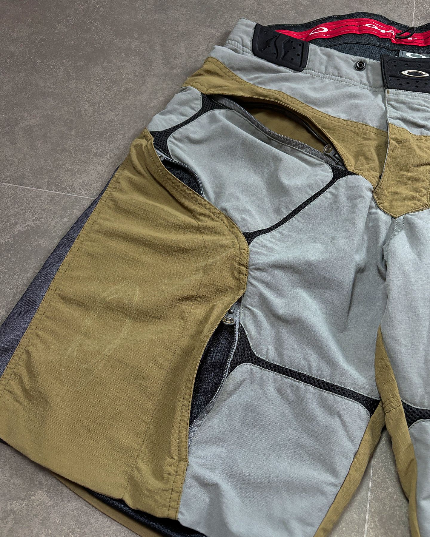 Oakley Oakley Software MTB Cycling Cargo Shorts Vintage Size US 34 / EU 50 - 6 Thumbnail