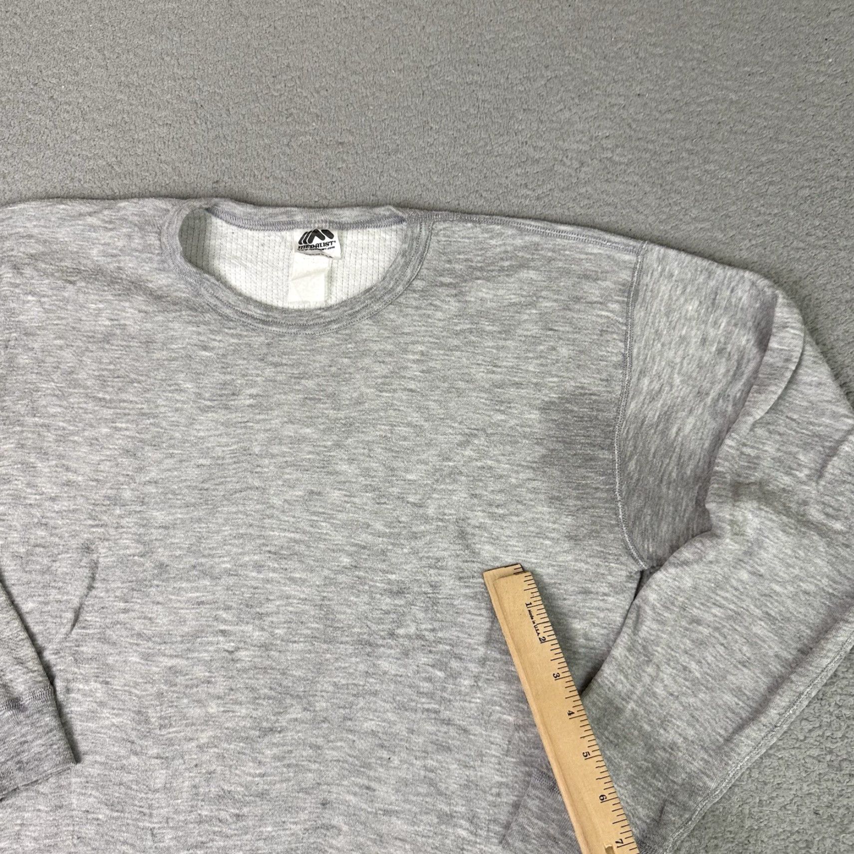 Layer 8 VINTAGE Medalist Shirt Mens L Gray Distressed USA Thermal Base Layer Long Sleeve Crew Neck Size US L / EU 52-54 / 3 - 7 Thumbnail