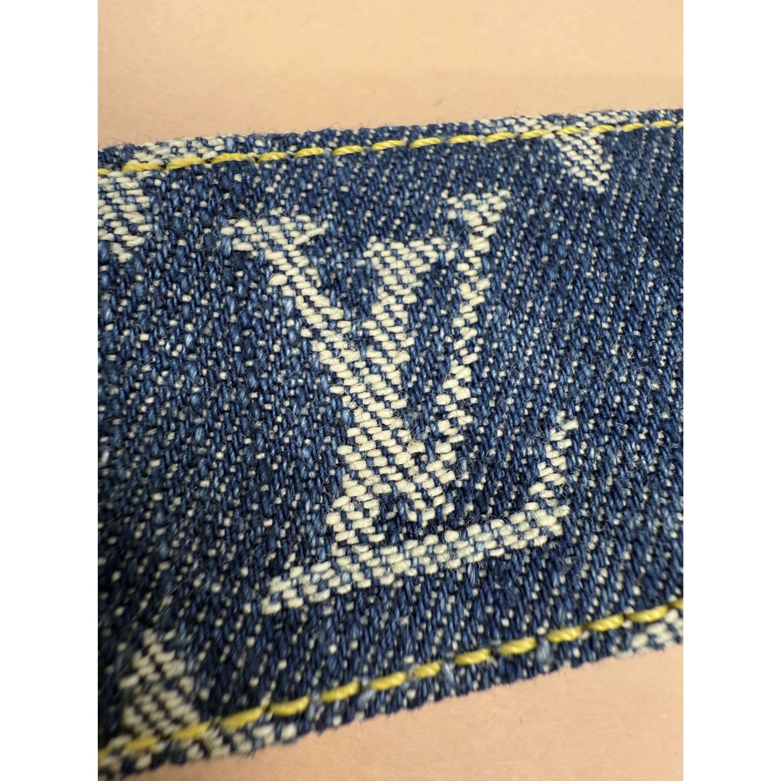 Louis Vuitton Louis Vuitton Blue Denim Heart Buckle Reversible Belt Made I Size ONE SIZE - 8 Thumbnail