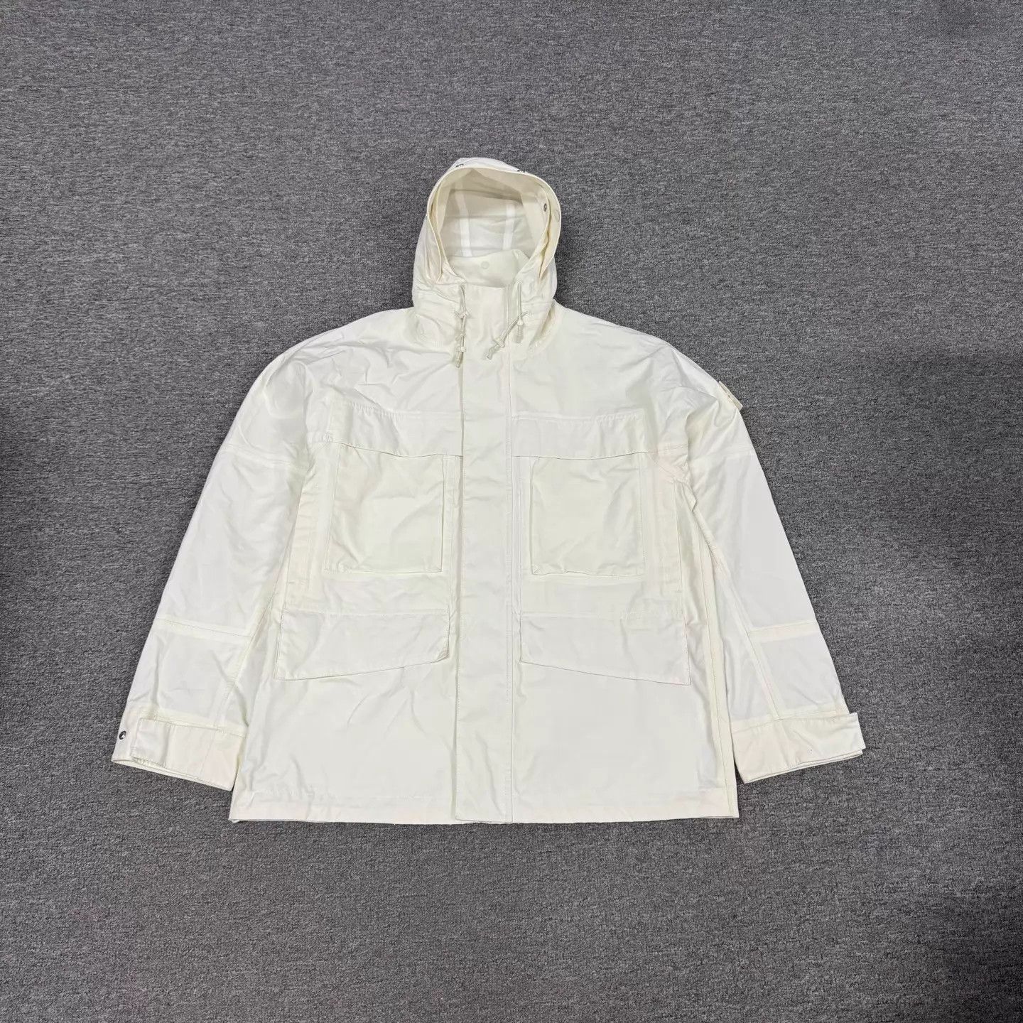 Stone Island White Ghost Multi-pocket Windproof M 99New