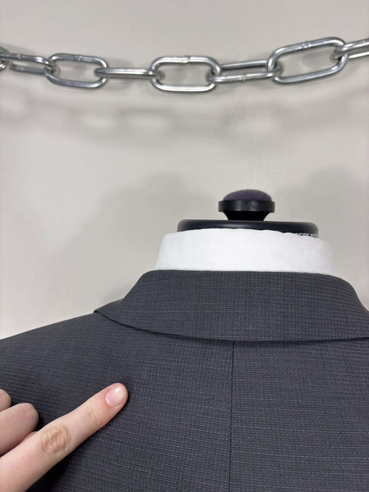 Hugo Boss Hugo Boss Men’s 2-Piece Textured Grey 120s Wool Suit Size 40R - 10 Thumbnail