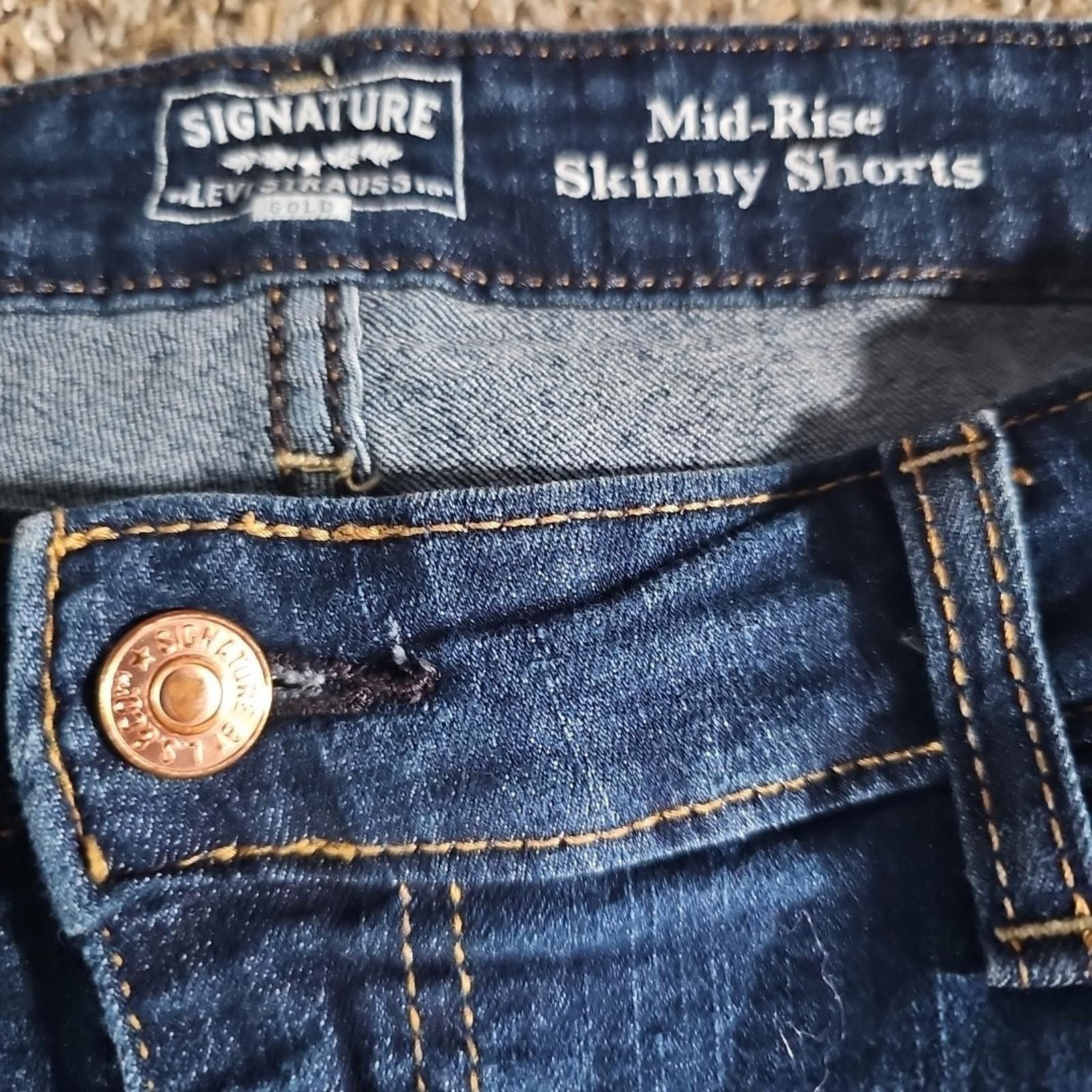 Levi's Signature Levi Strauss Gold Midrise Skinny Shorts 20 W35 Size 42" / US 20 - 2 Thumbnail