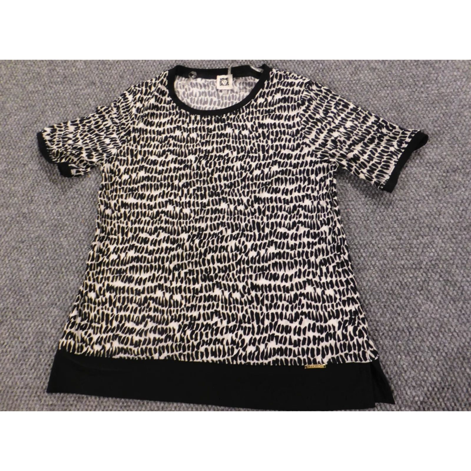 Anne Klein Anne Klein Shirt Womens S Black Stretch Pullover Blouse Short Sleeve Crew Neck Casual Regular Polyester Down Button Vintage No Size S / US 4 / IT 40 - 2 Thumbnail