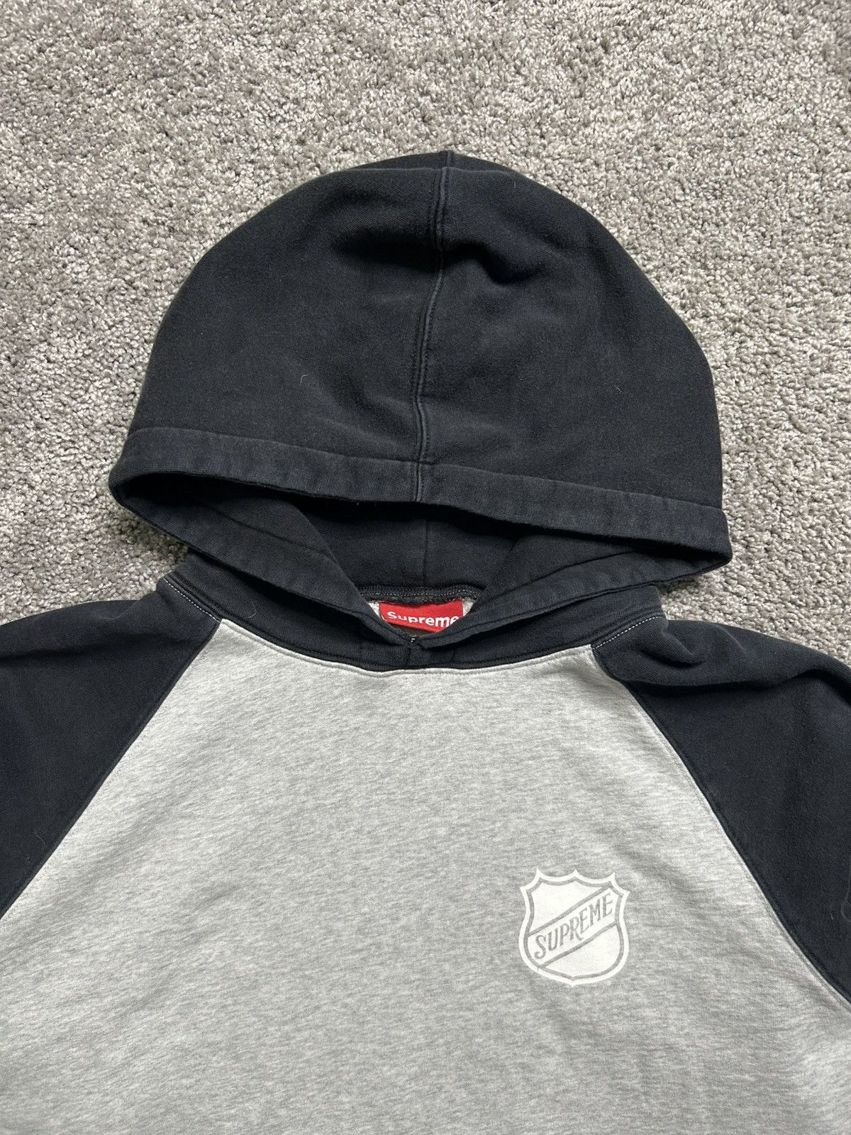 Supreme Supreme Two Tone World Famous NHL Sweatshirt Hoodie Size US XL / EU 56 / 4 - 4 Thumbnail