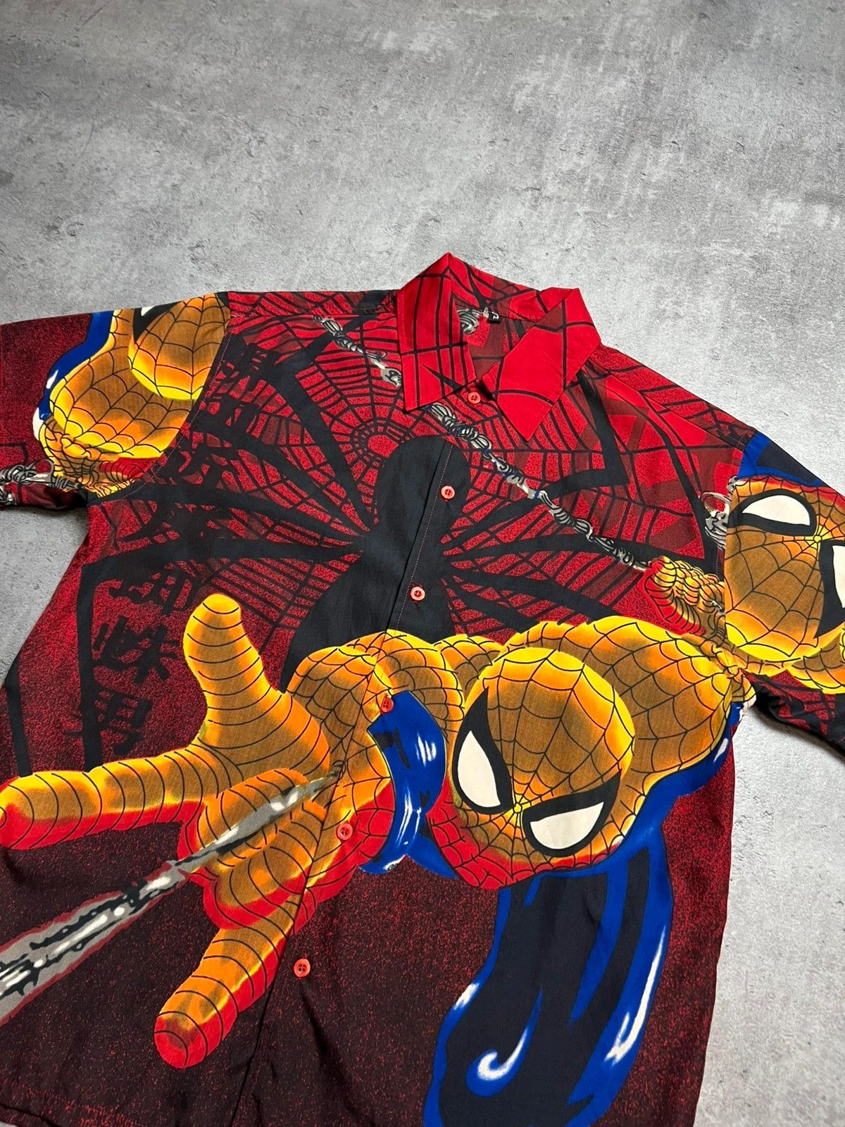 Vintage vintage 90s fullprint aop spiderman red shirt Size US M / EU 48-50 / 2 - 2 Thumbnail
