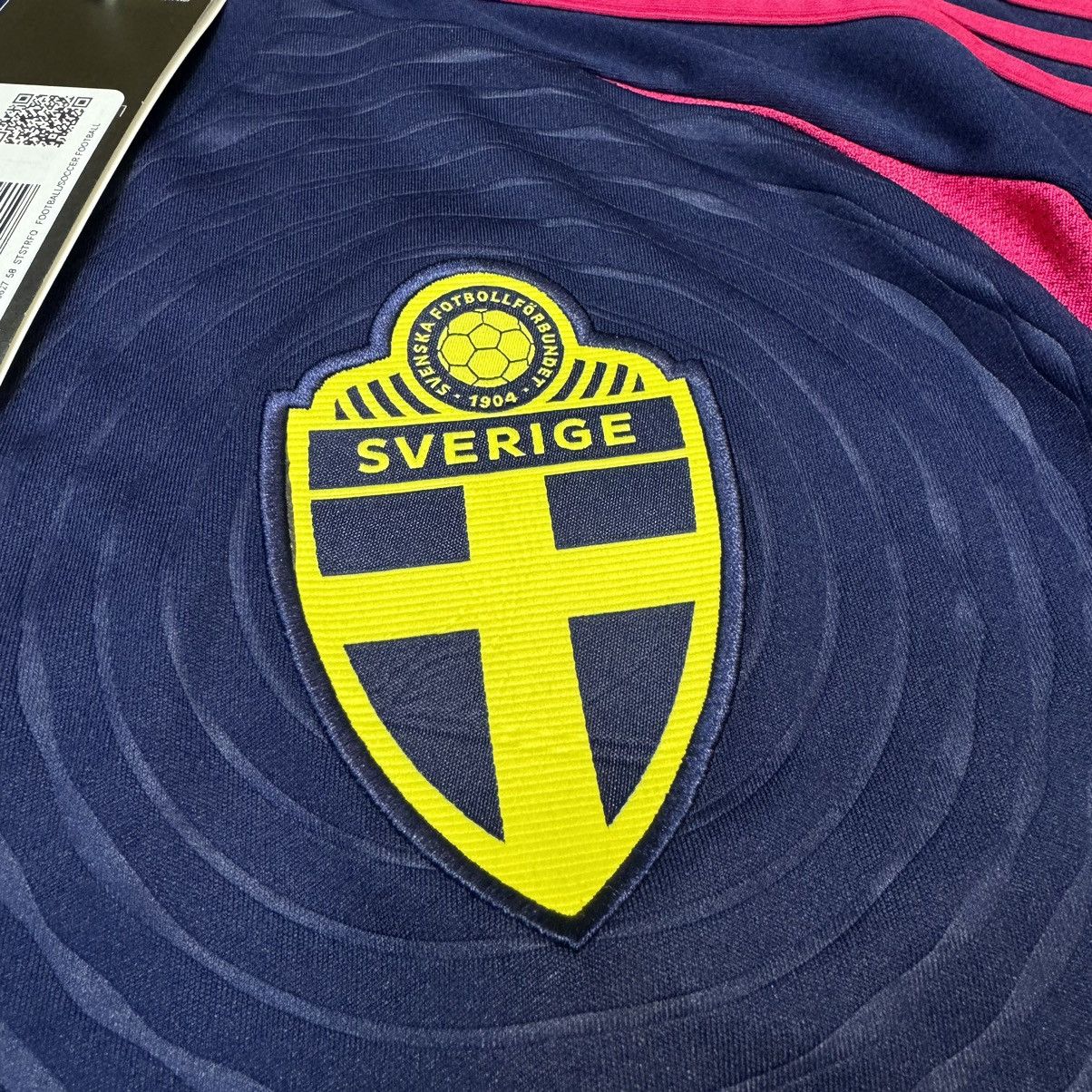 Adidas Sweden 24/25 away shirt #9 Isak (Bnwt) Size US XL / EU 56 / 4 - 5 Thumbnail