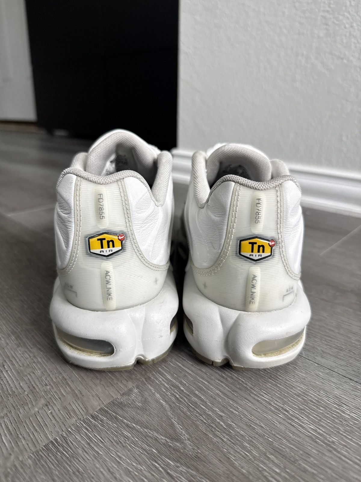 A-COLD-WALL* × Nike Nike Air Max Plus A-COLD-WALL Platinum Tint Size 9 Size US 9 / EU 42 - 4 Thumbnail
