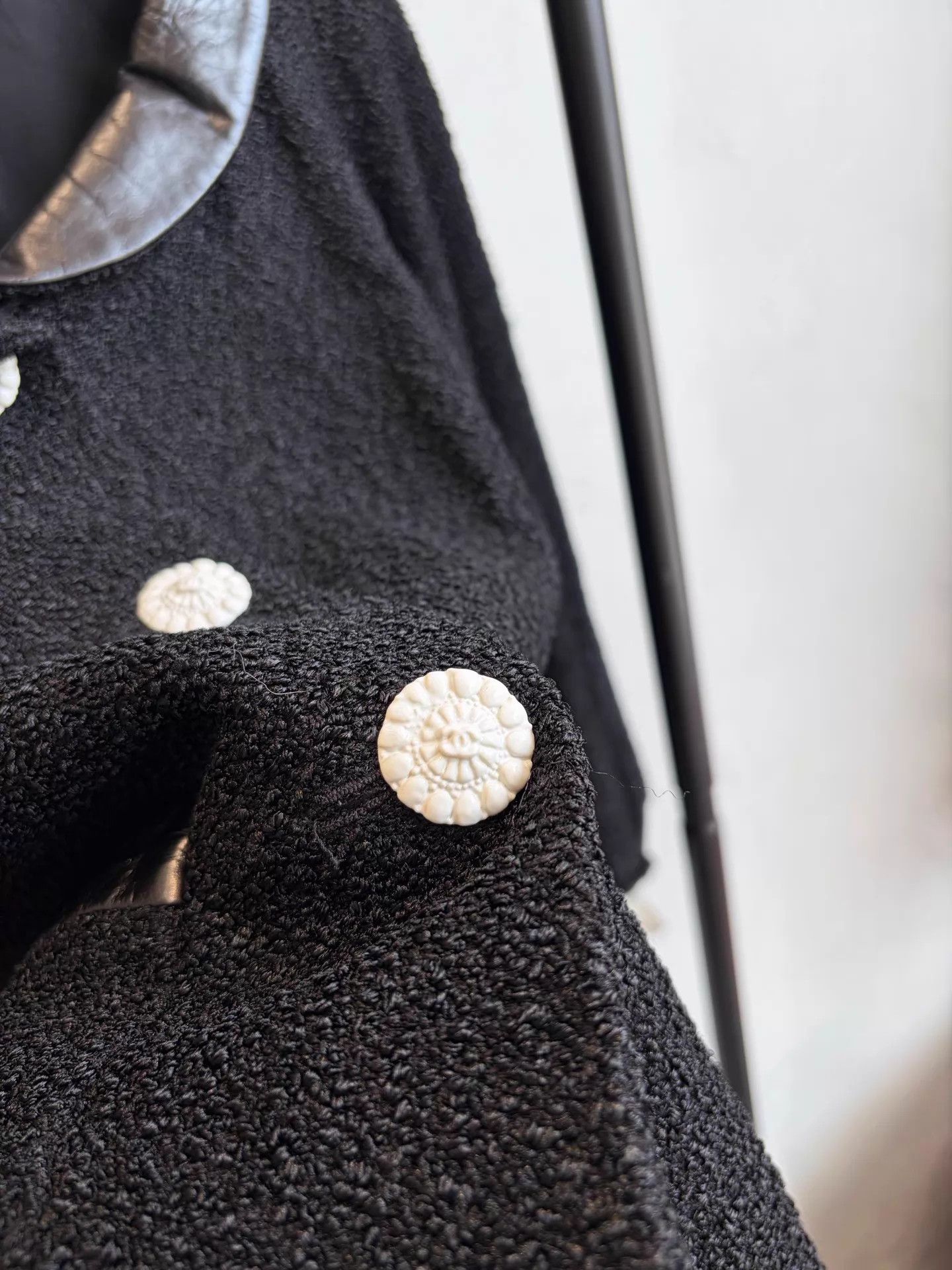 Chanel Chanel Tweed Leather Crew Puff Sleeve Jacket 34 LN Size XS / US 0-2 / IT 36-38 - 2 Thumbnail