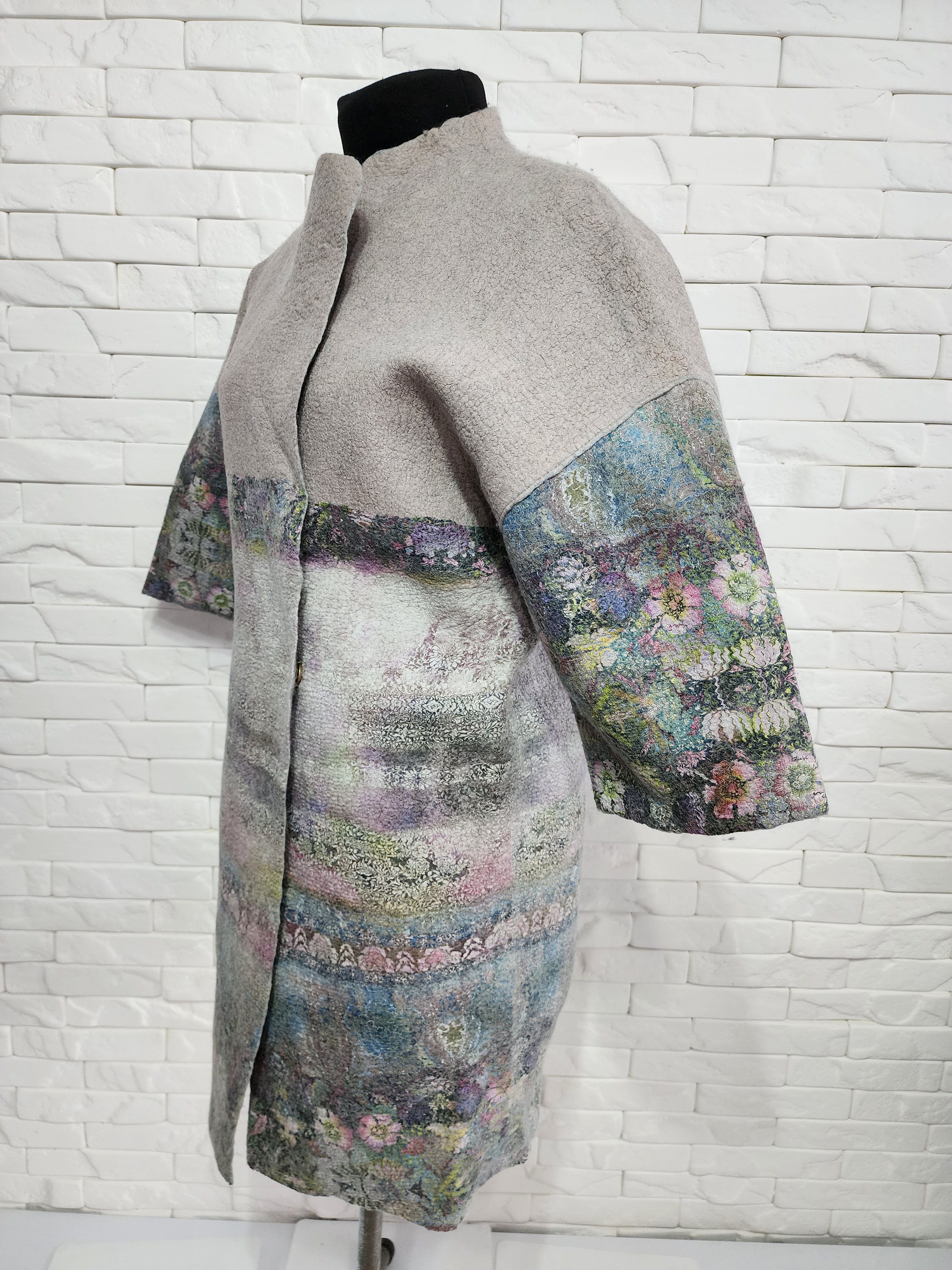 Handmade Women's coat made of felted genuine wool and silk. Size XL / US 12-14 / IT 48-50 - 2 Thumbnail