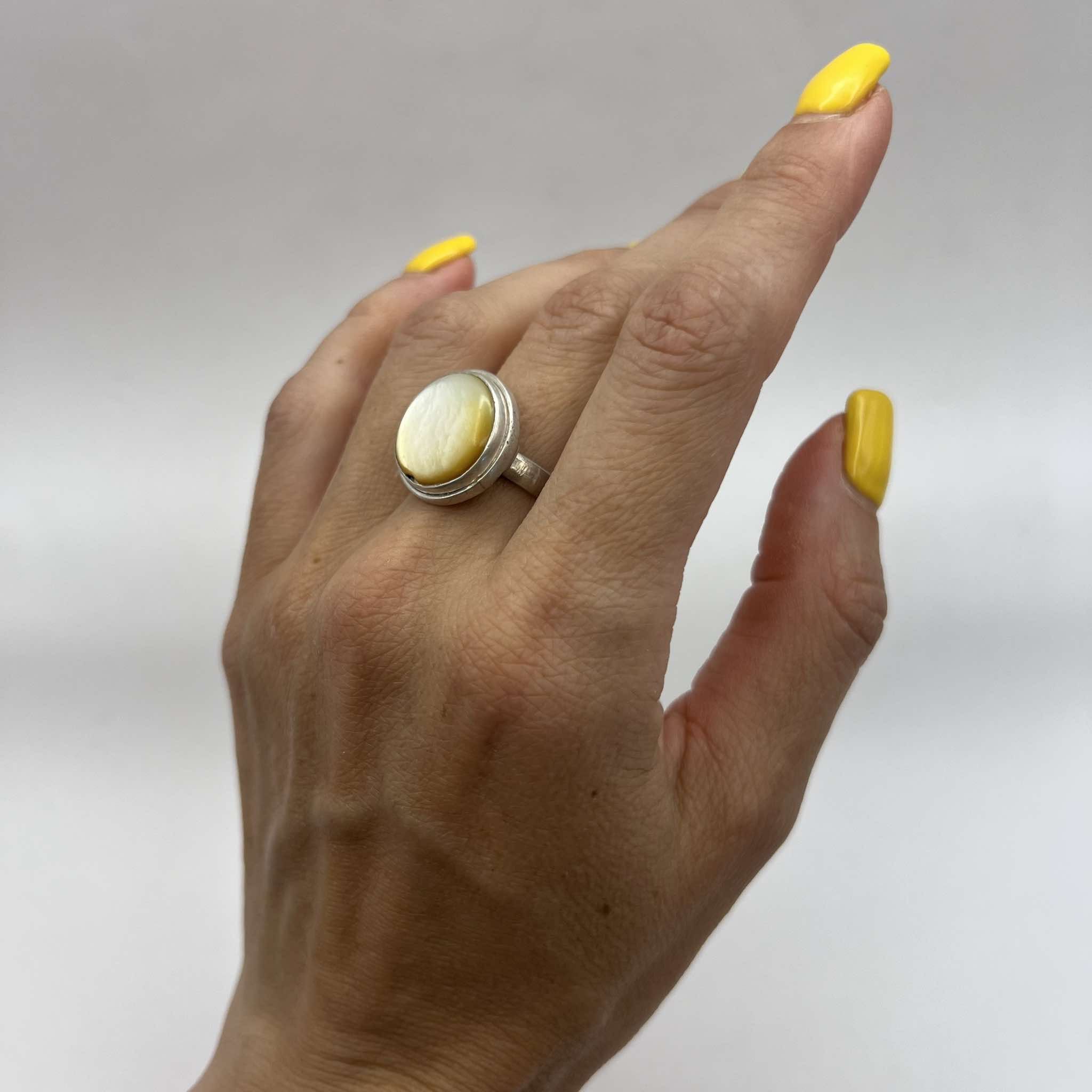 Sterling Silver × Vintage Vintage Sterling Silver 925 Ring Nacre Pearl Signed Size 7.5 Size ONE SIZE - 6 Thumbnail