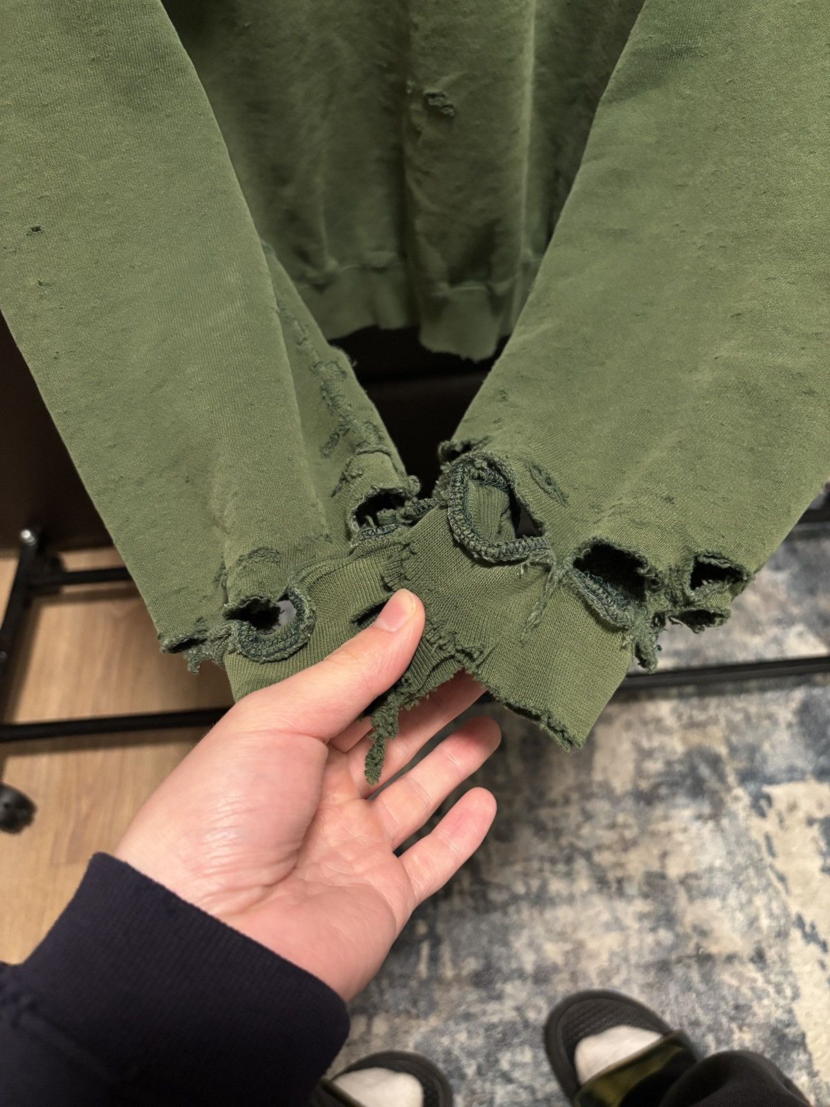 Levi's Vintage 90s levis green heavy distressed/sunfaded sweatshirt Size US L / EU 52-54 / 3 - 5 Thumbnail