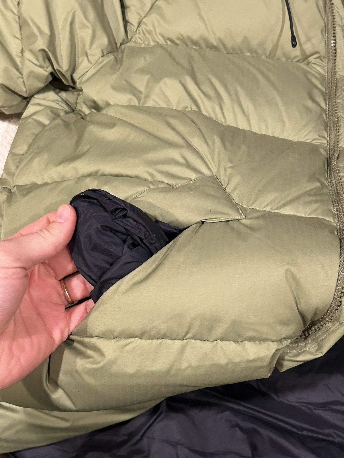 Adsum Adsum Alpine Puffer Jacket 2022 Moss Green size L MSRP $570 Size US L / EU 52-54 / 3 - 5 Thumbnail