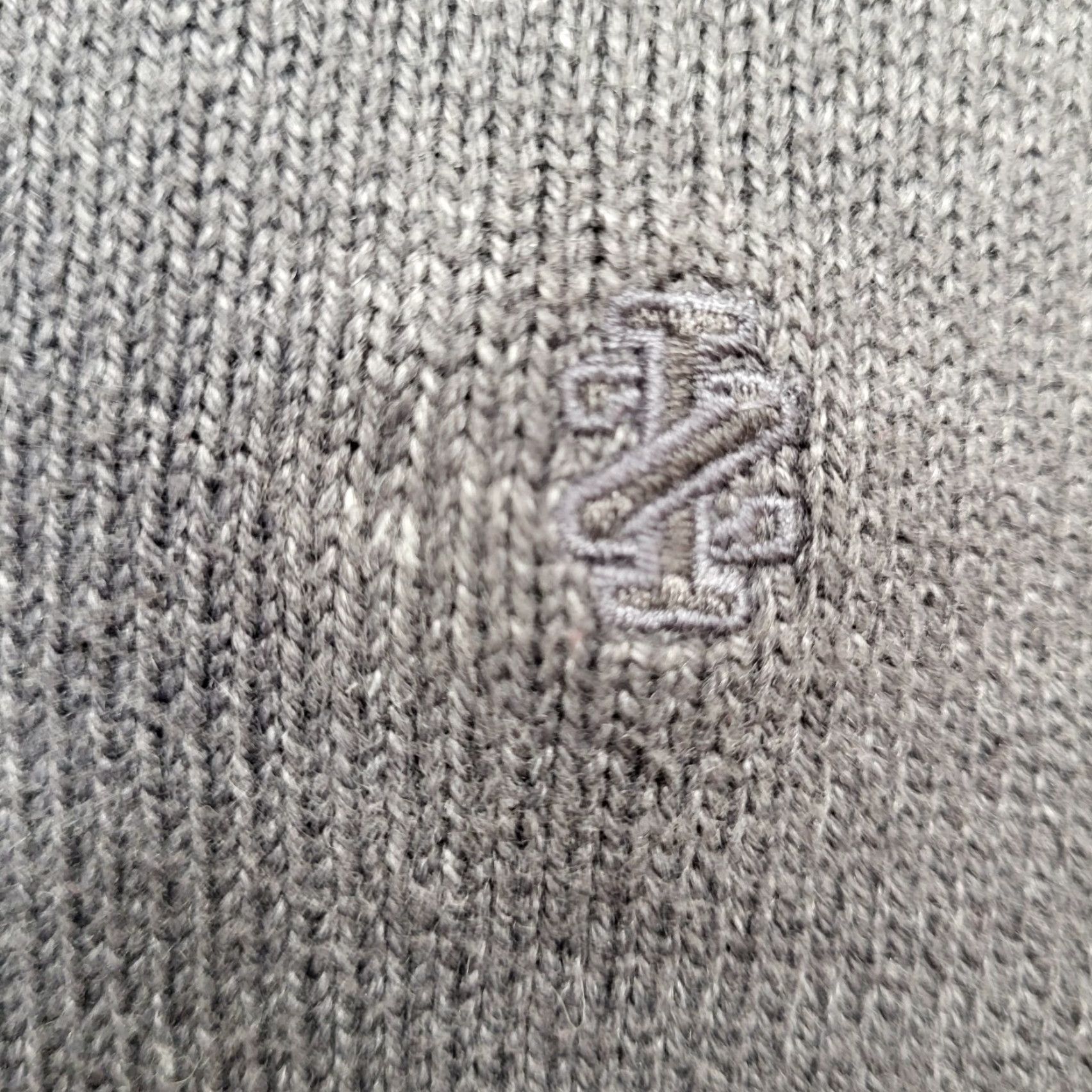 Izod IZOD Sweater Mens Size Large Charcoal Gray V-Neck Long Sleeve Preppy College Pullover Knitting Knit Embroidered Logo Gray Regular Fit Adult Mens Size US L / EU 52-54 / 3 - 4 Thumbnail
