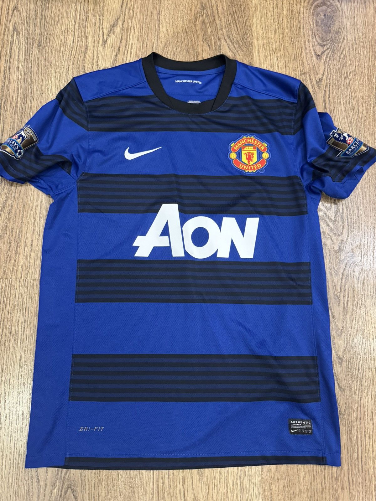 Adidas MANCHESTER UNITED 2011 2013 JERSEY NIKE 423935-403 SIZE M Size US M / EU 48-50 / 2 - 1 Thumbnail