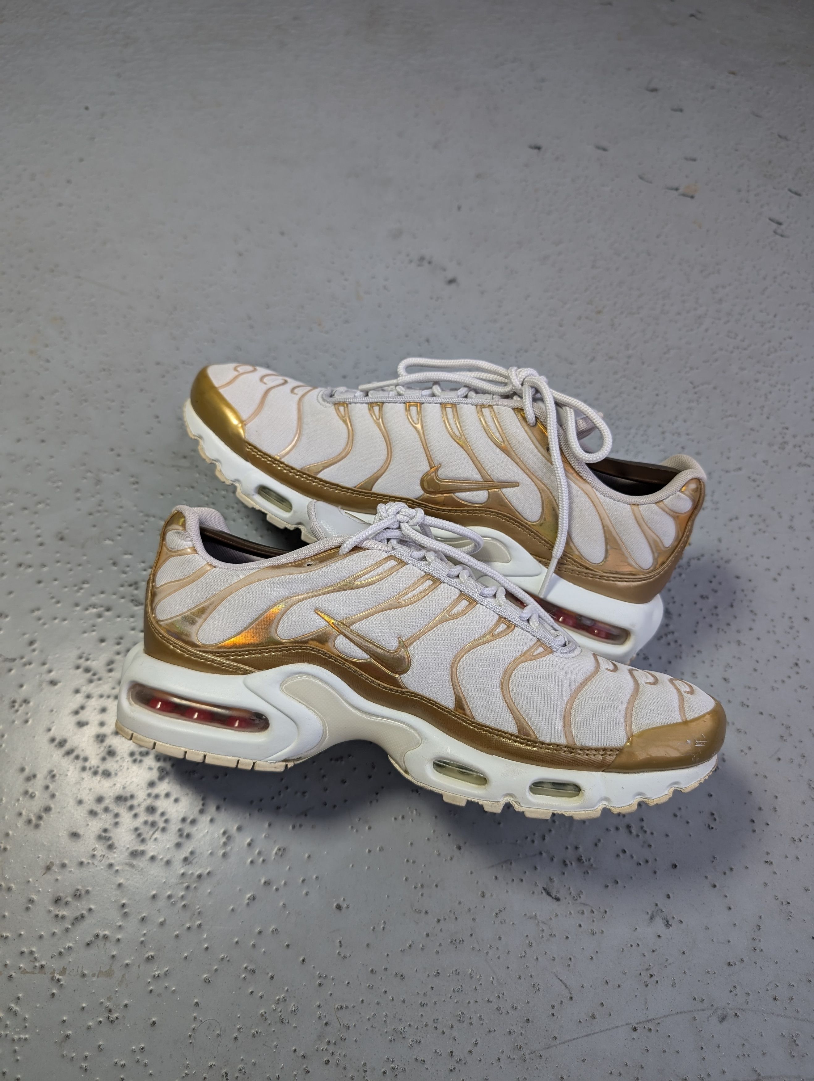 Nike tuned 1 white and gold shop