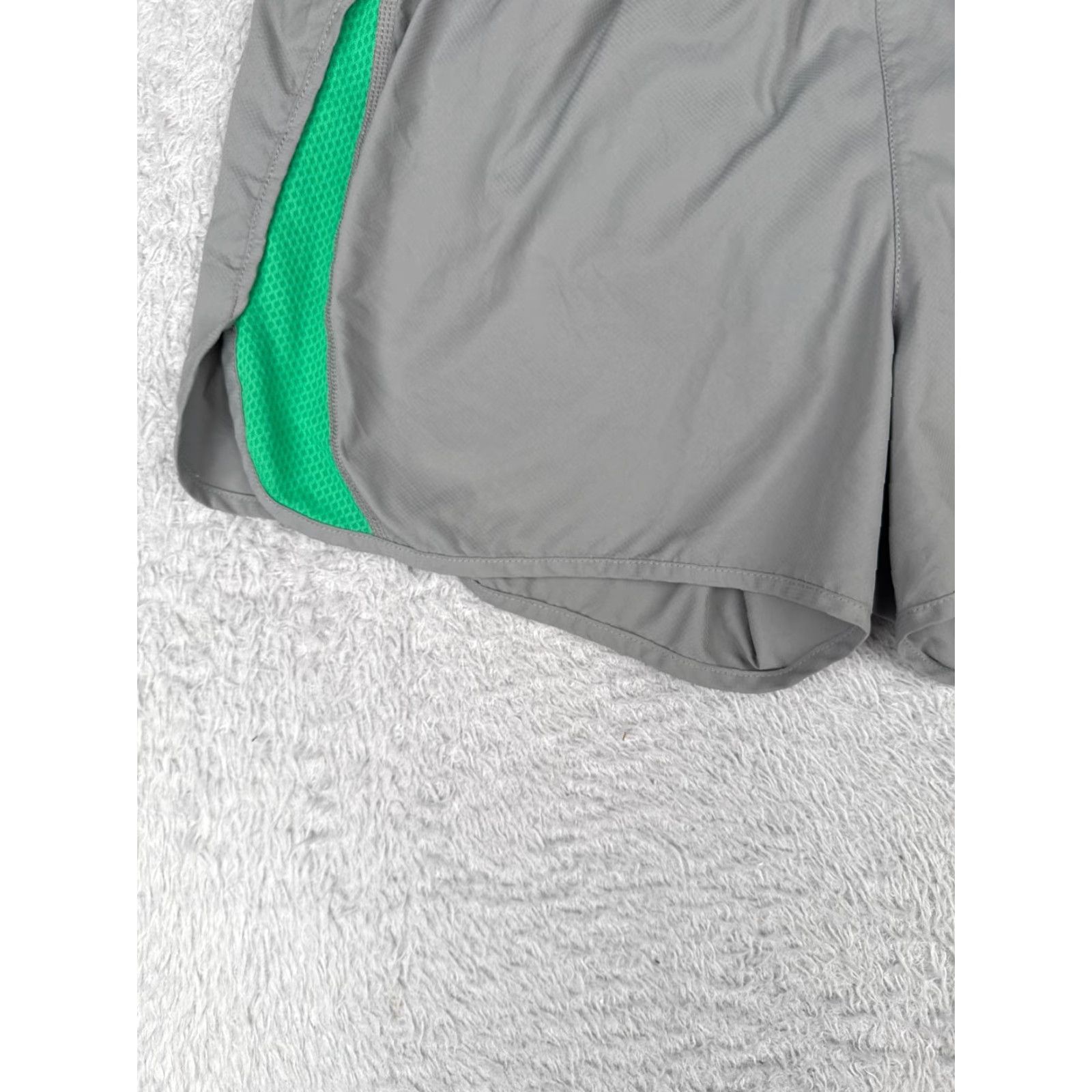 Patagonia Patagonia Shorts Women Medium Gray Green Strider Shorts 100% Polyester Run 24651 Size 32" / US 10 / IT 46 - 3 Thumbnail